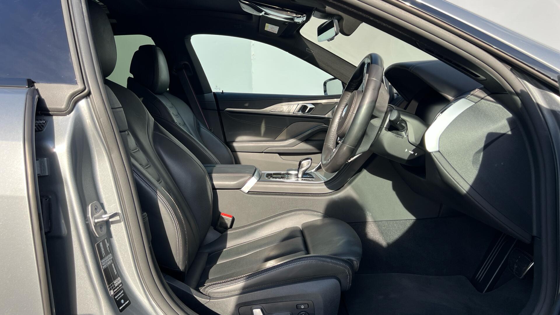 BMW 8 Series view 11
