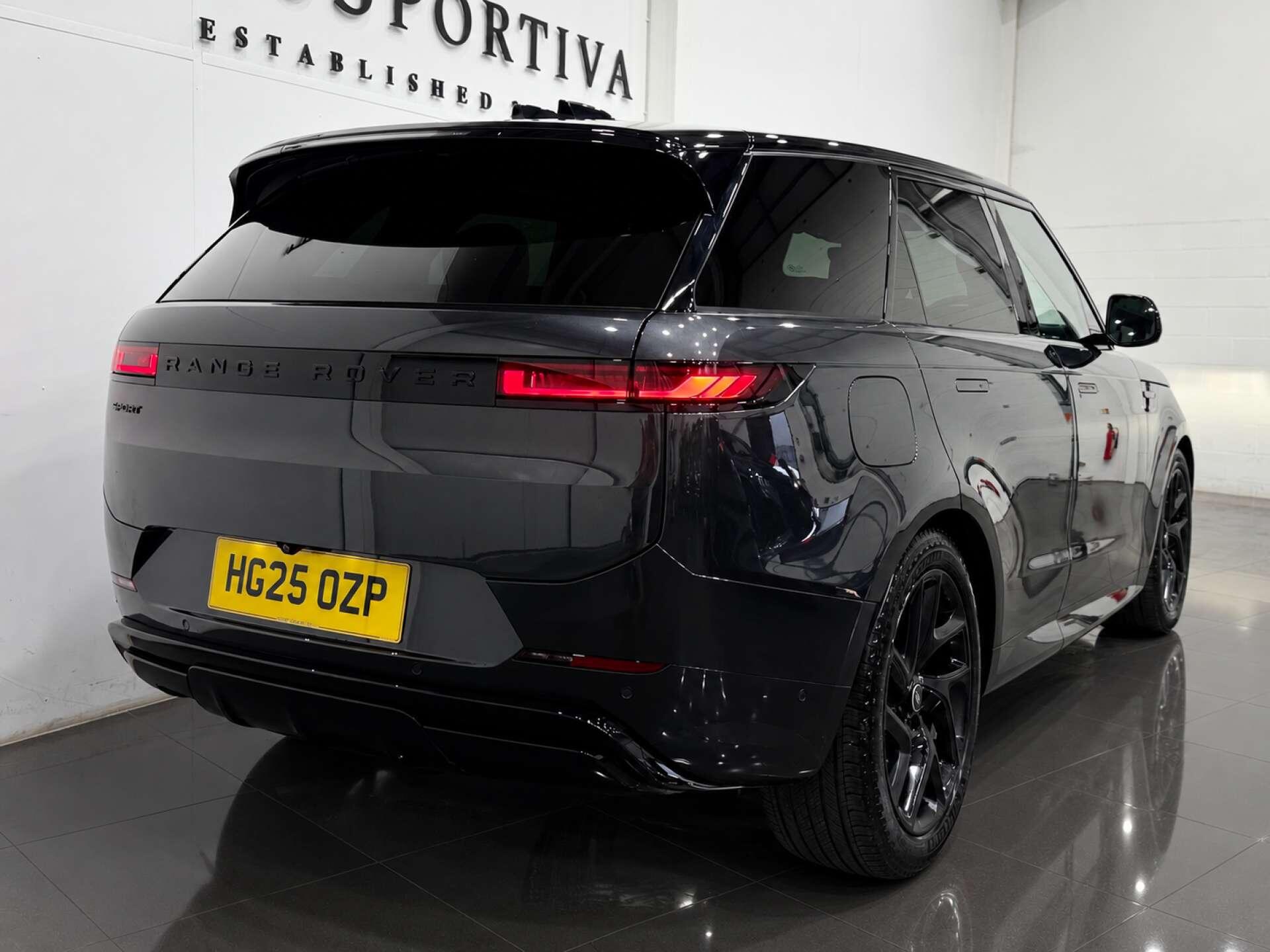 Land Rover Range Rover Sport view 4