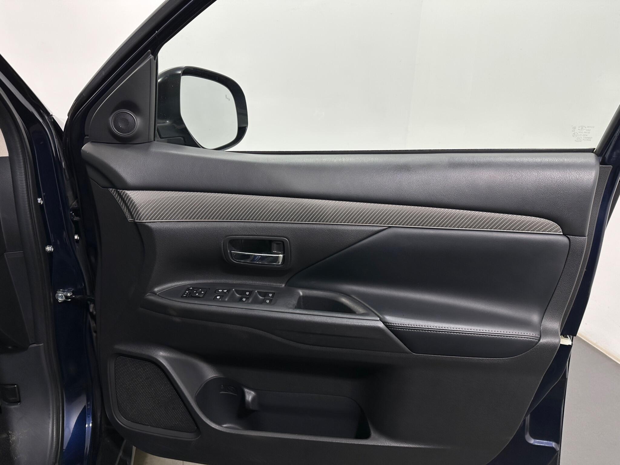 Mitsubishi Outlander view 33