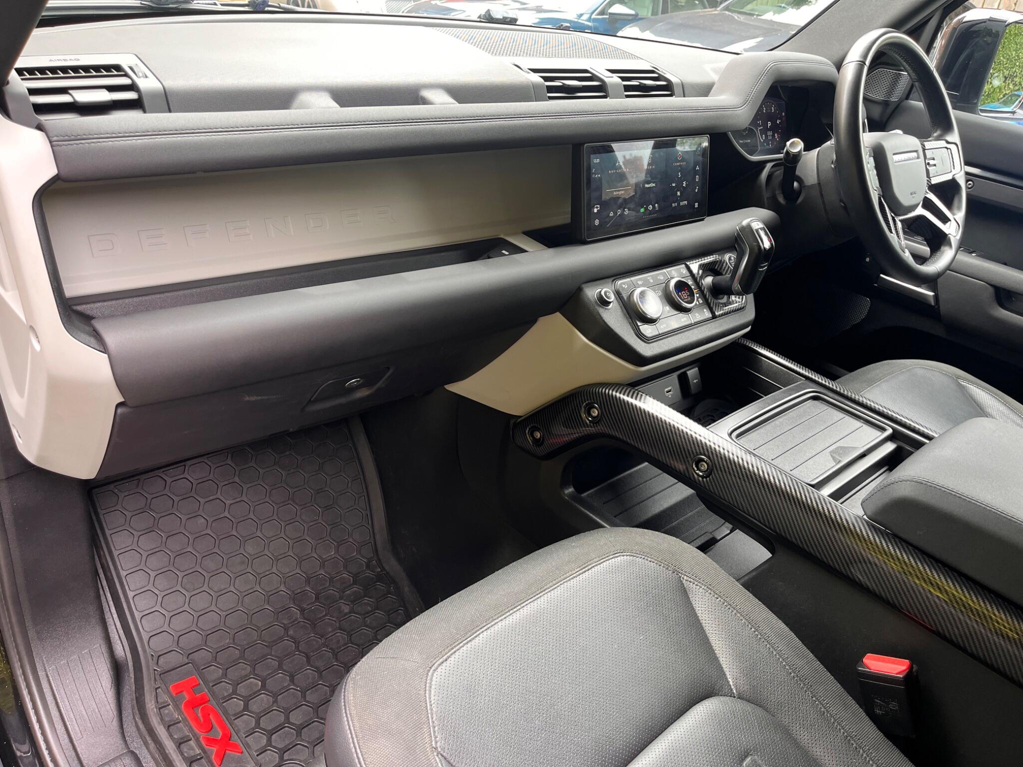 Land Rover Defender view 30