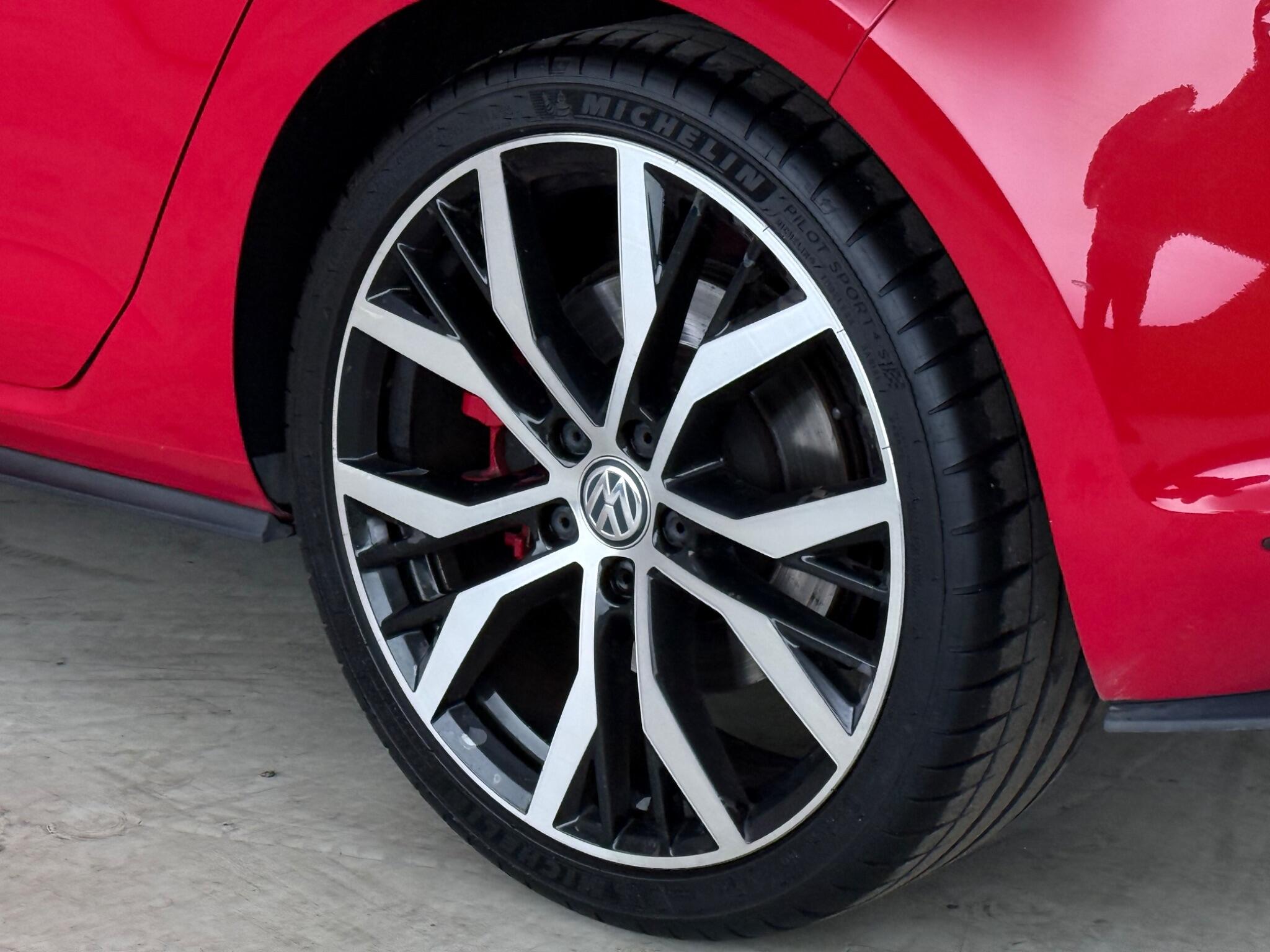 Volkswagen Golf view 9