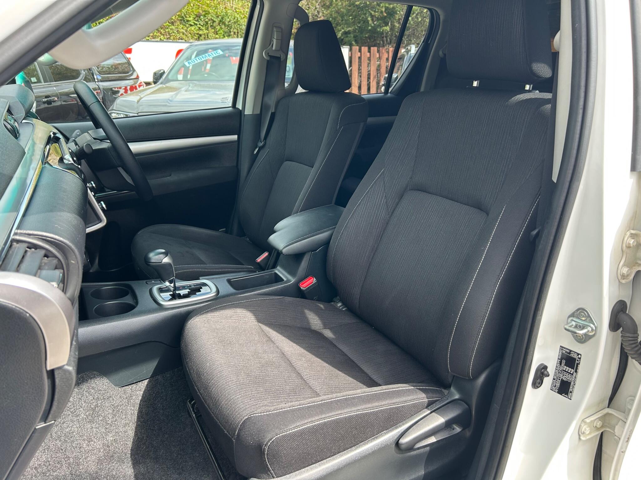 Toyota Hilux view 17