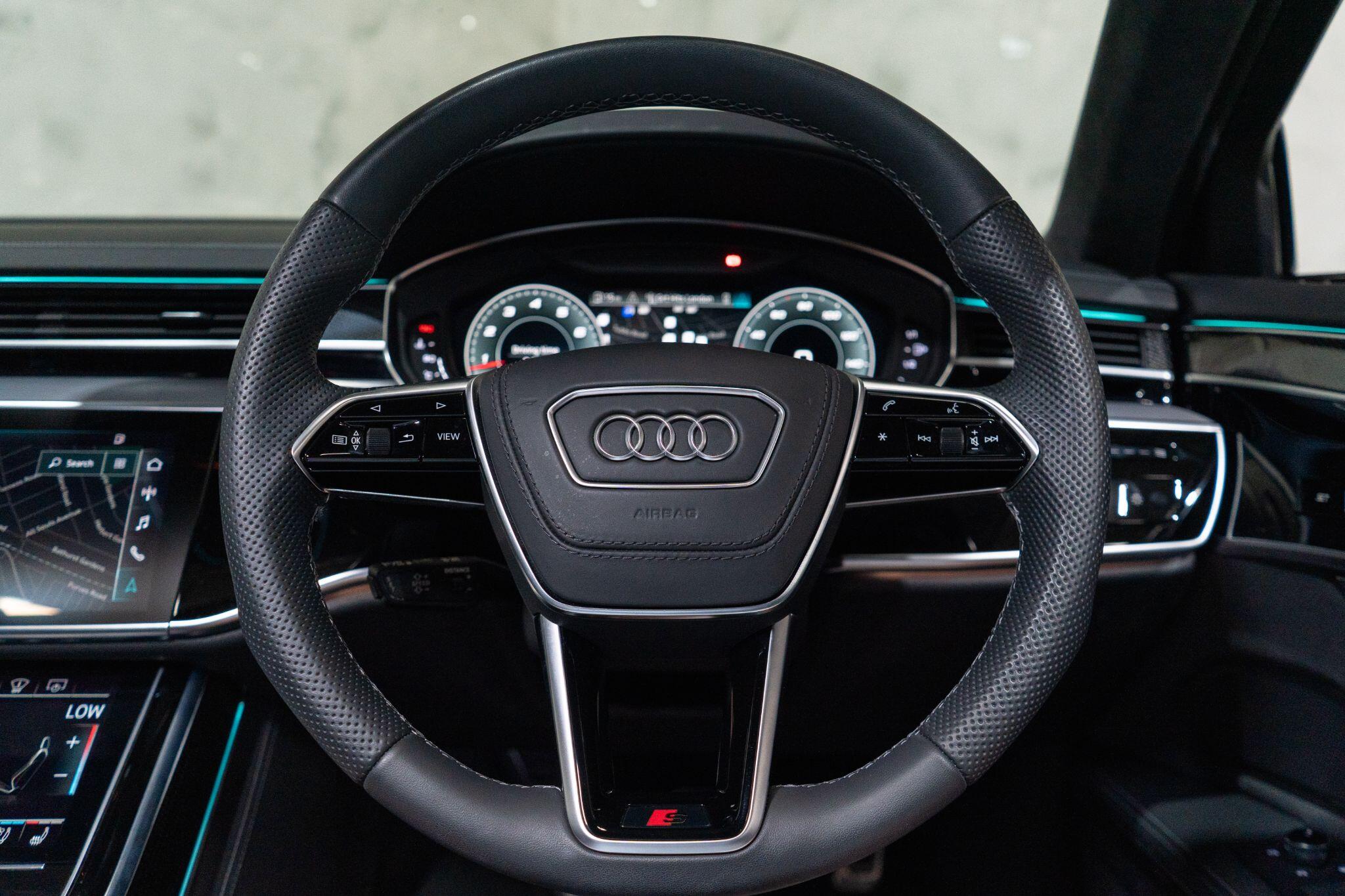 Audi S8 view 34