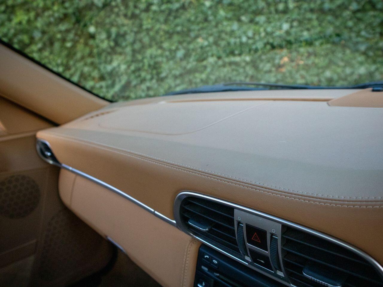 Porsche 911 view 39