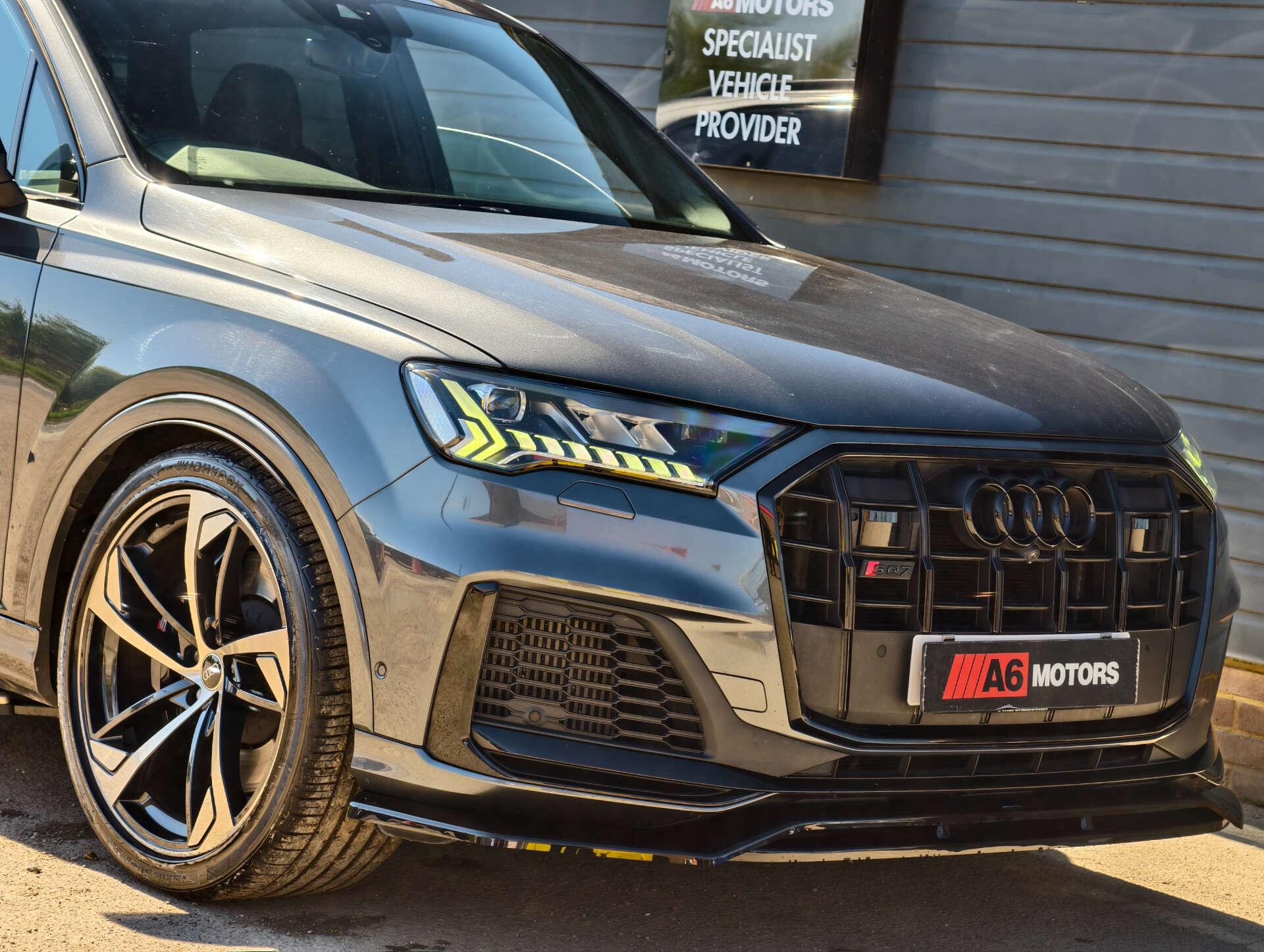 Audi SQ7 view 24