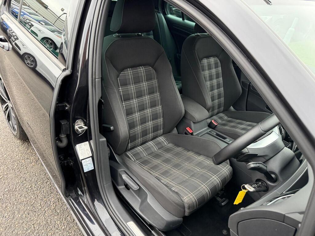 Volkswagen Golf view 16