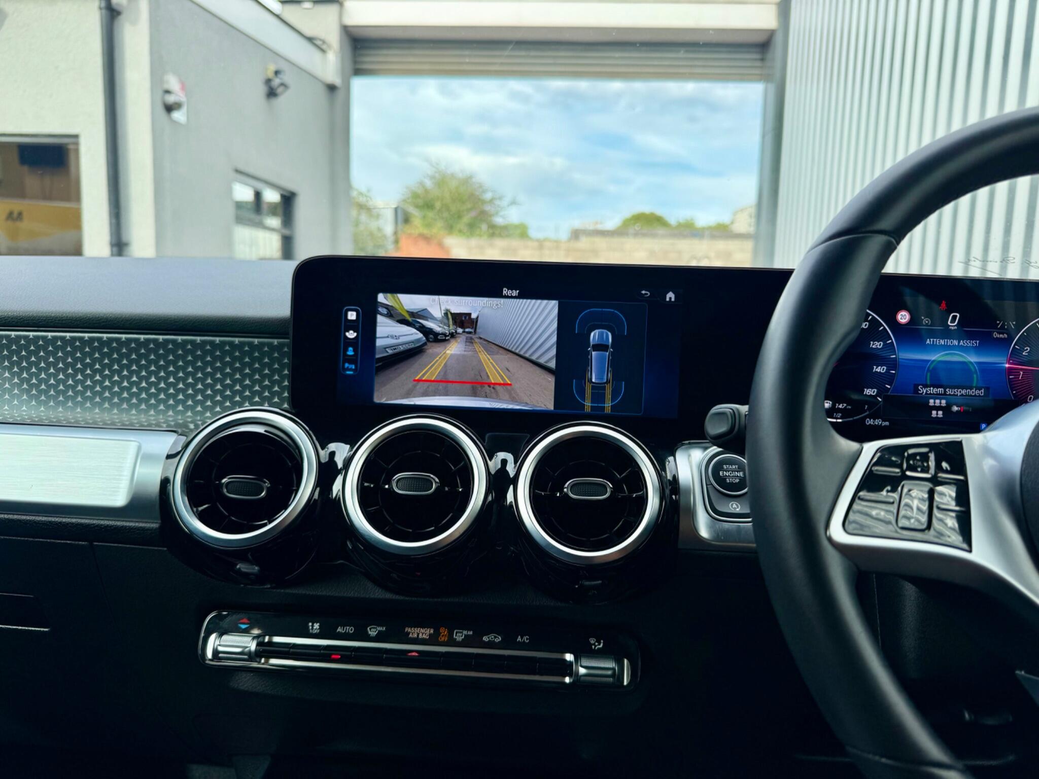 Mercedes-Benz GLB view 24