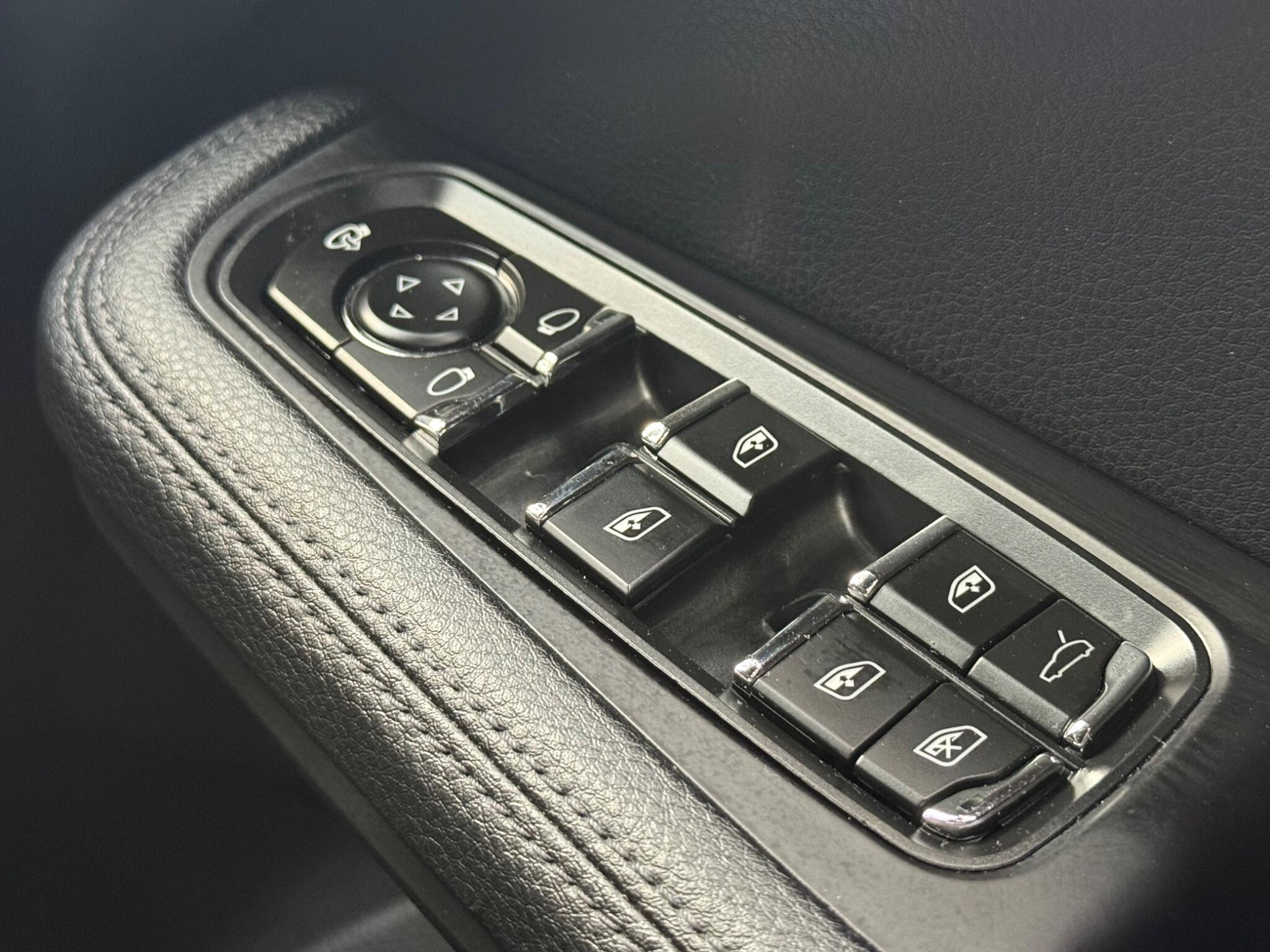 Porsche Macan view 21