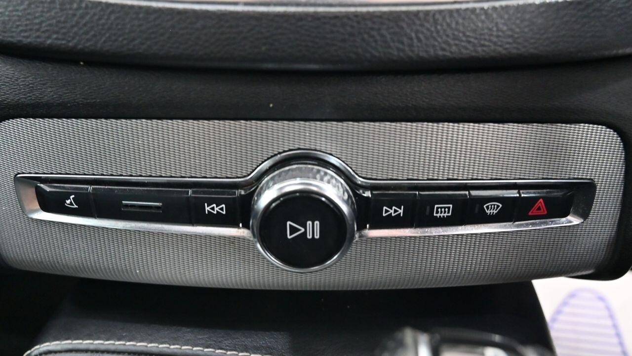 Volvo XC90 view 33