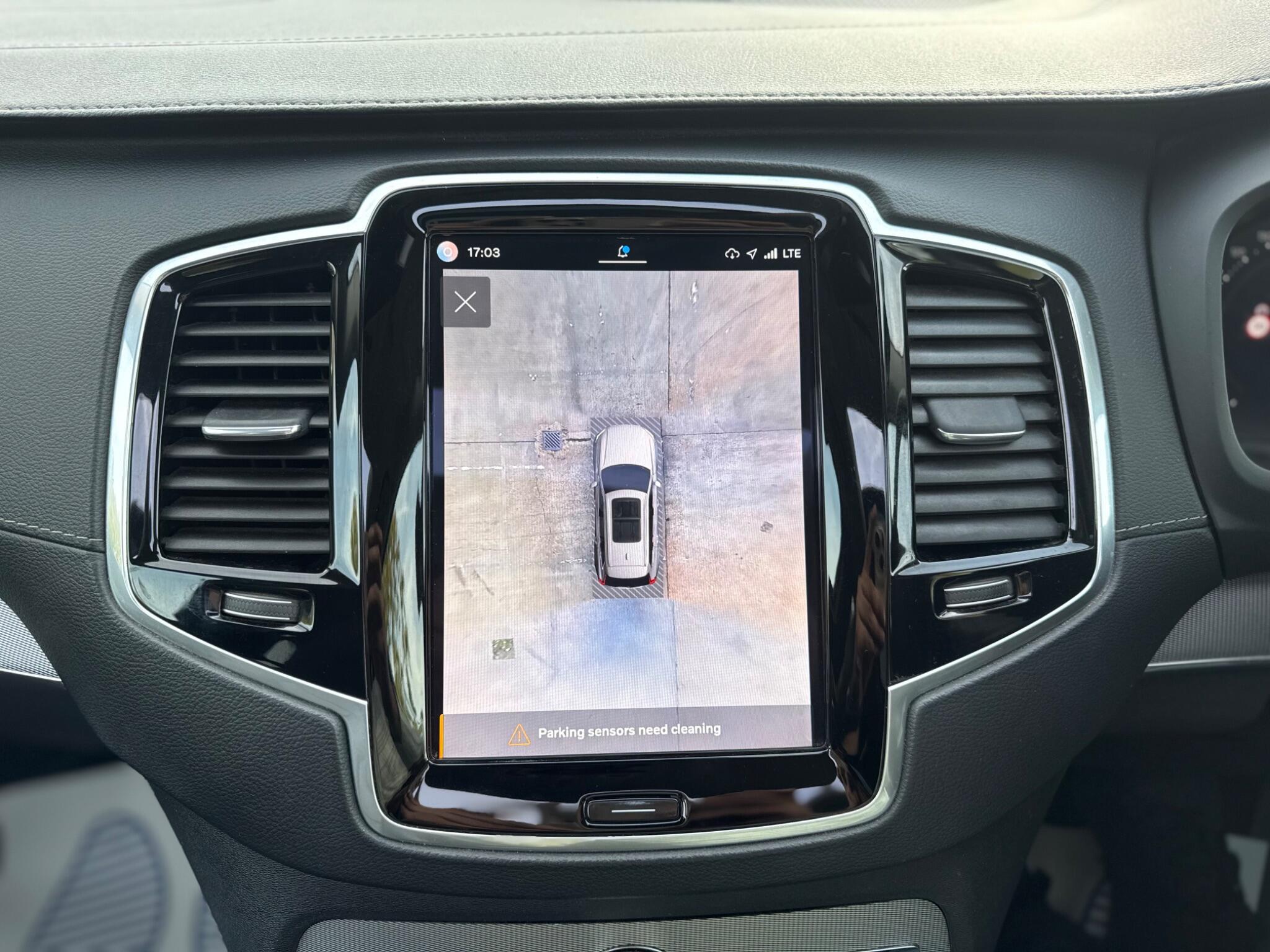 Volvo XC90 view 27
