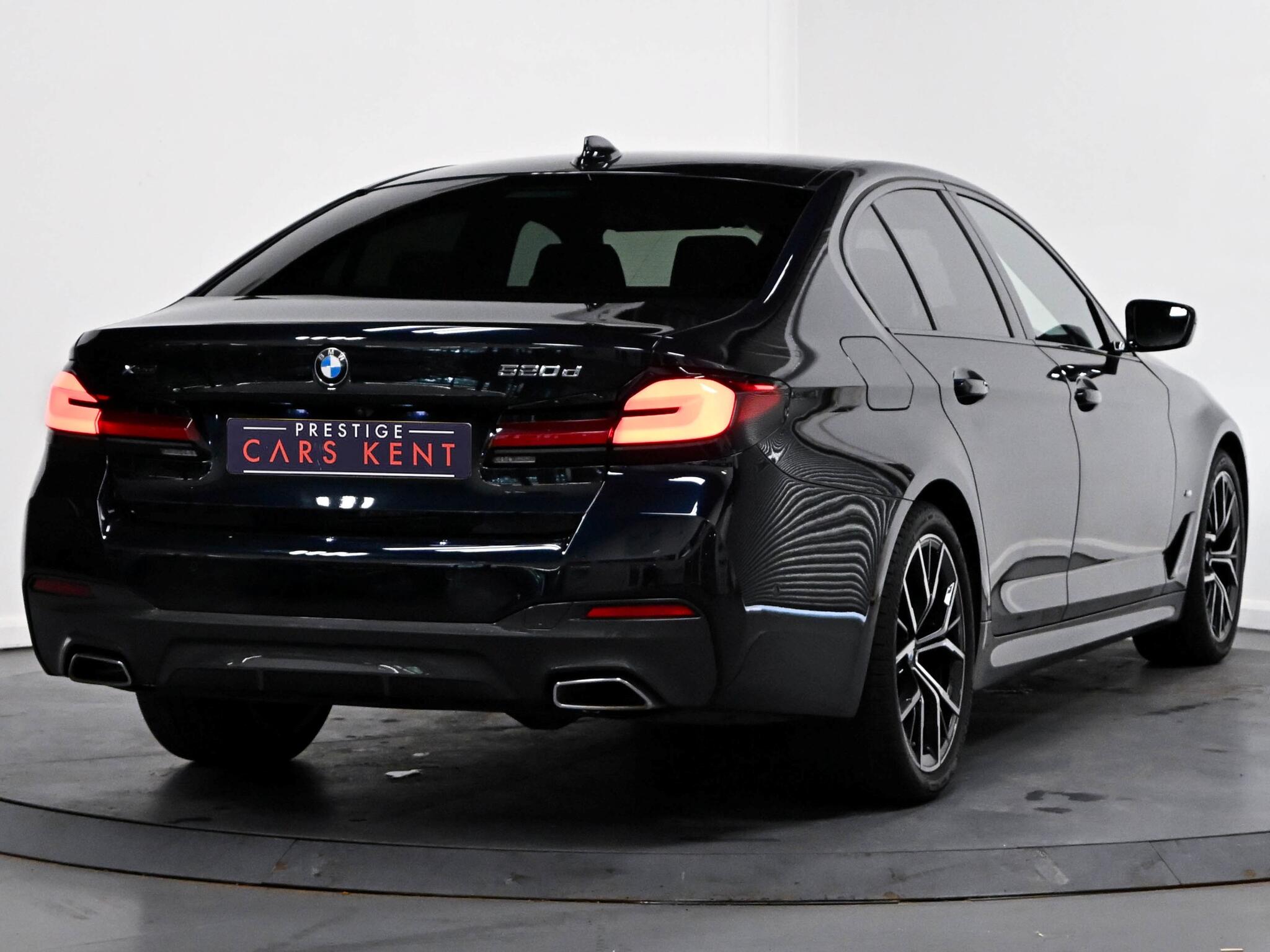 BMW 5 Series view 18