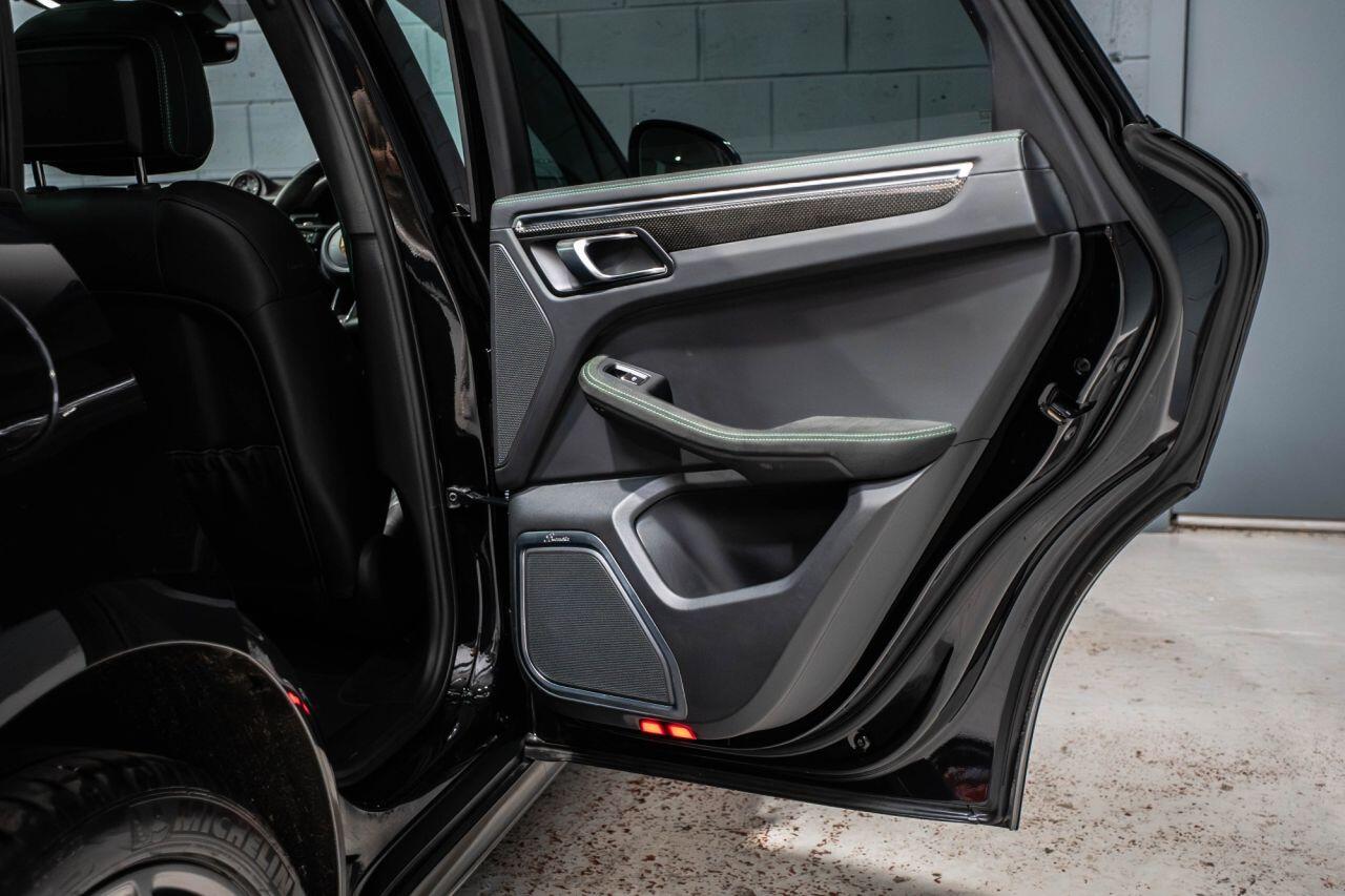 Porsche Macan view 35
