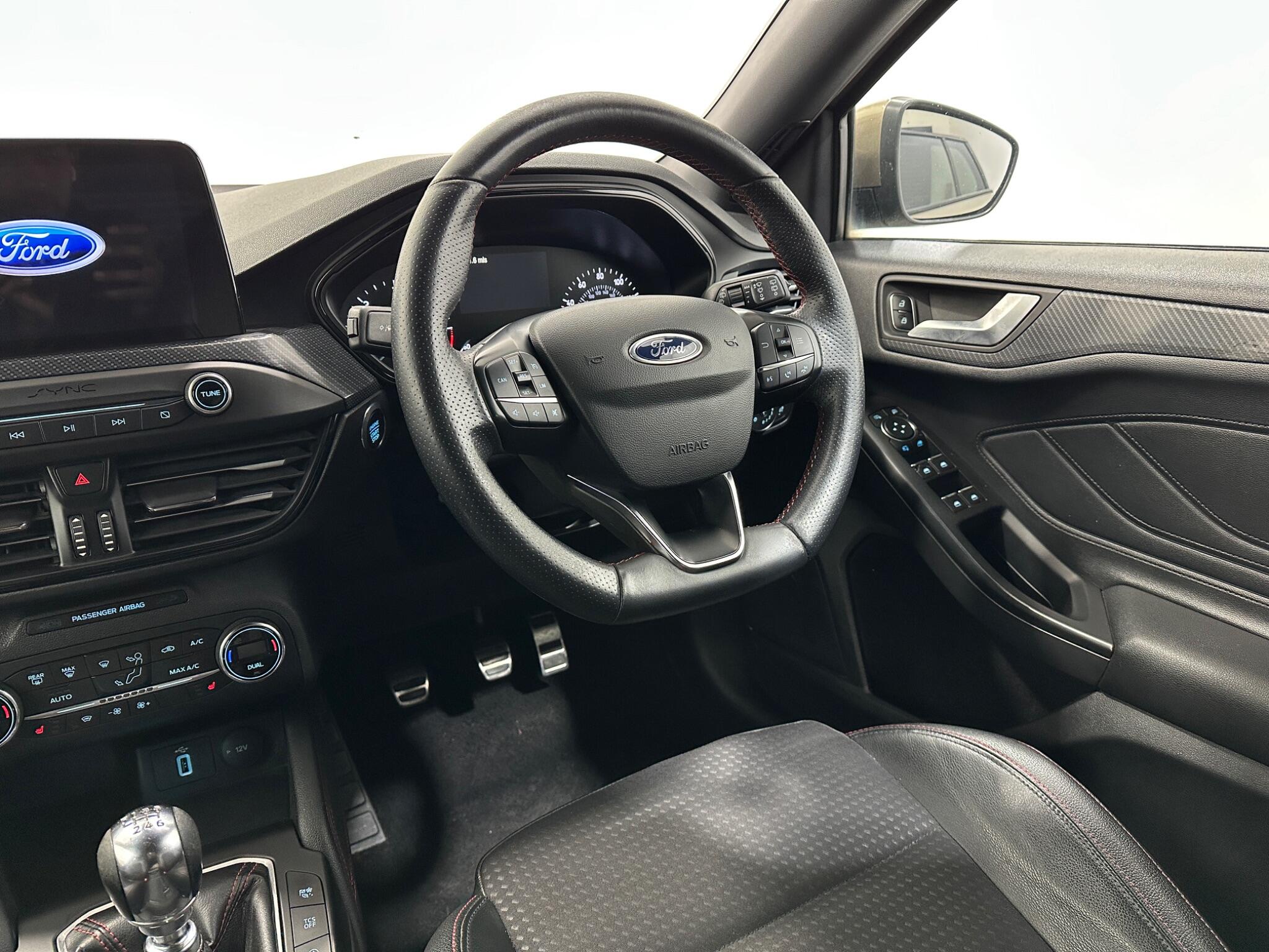 Ford Focus view 12