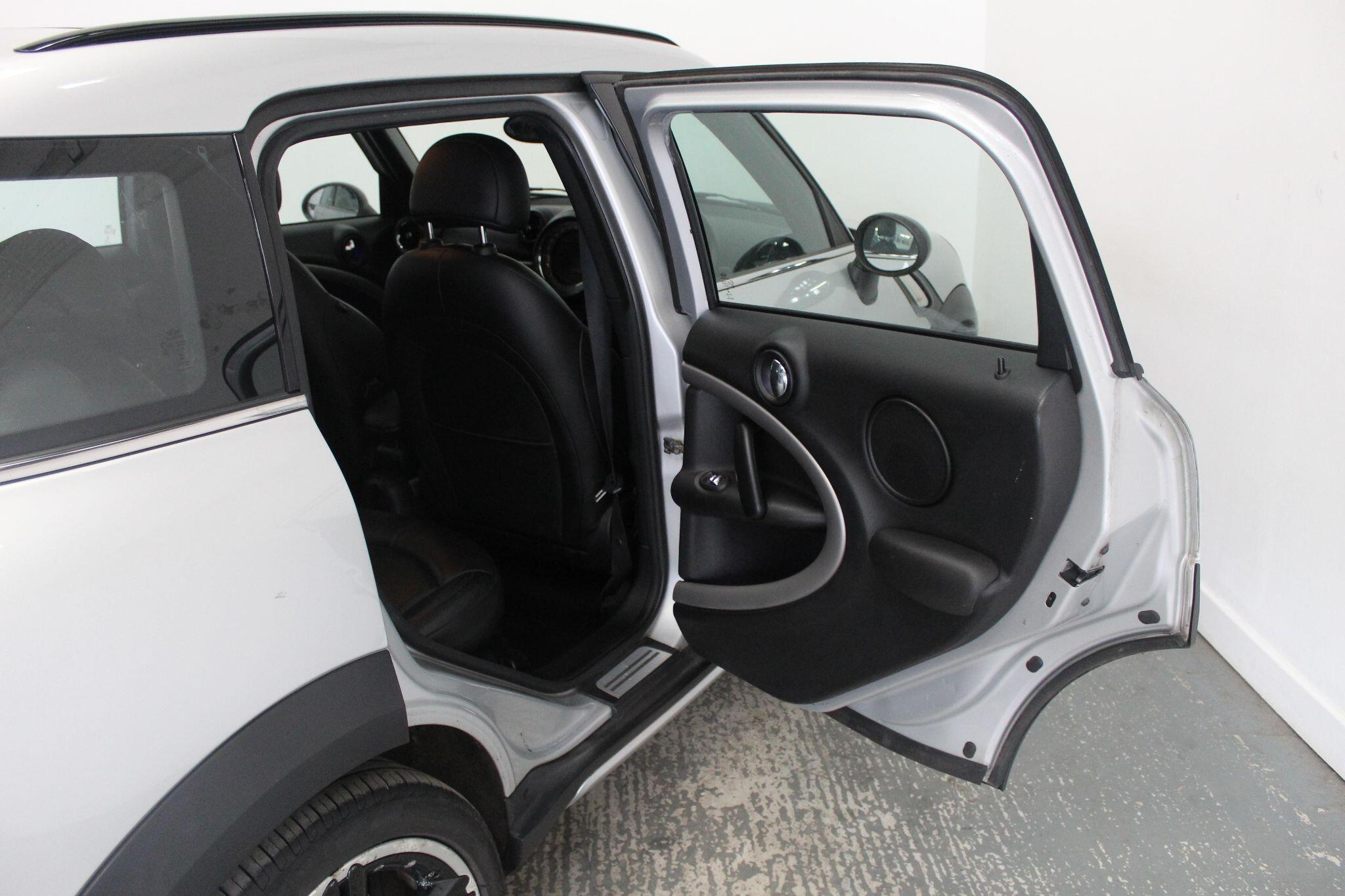 Mini Countryman view 26