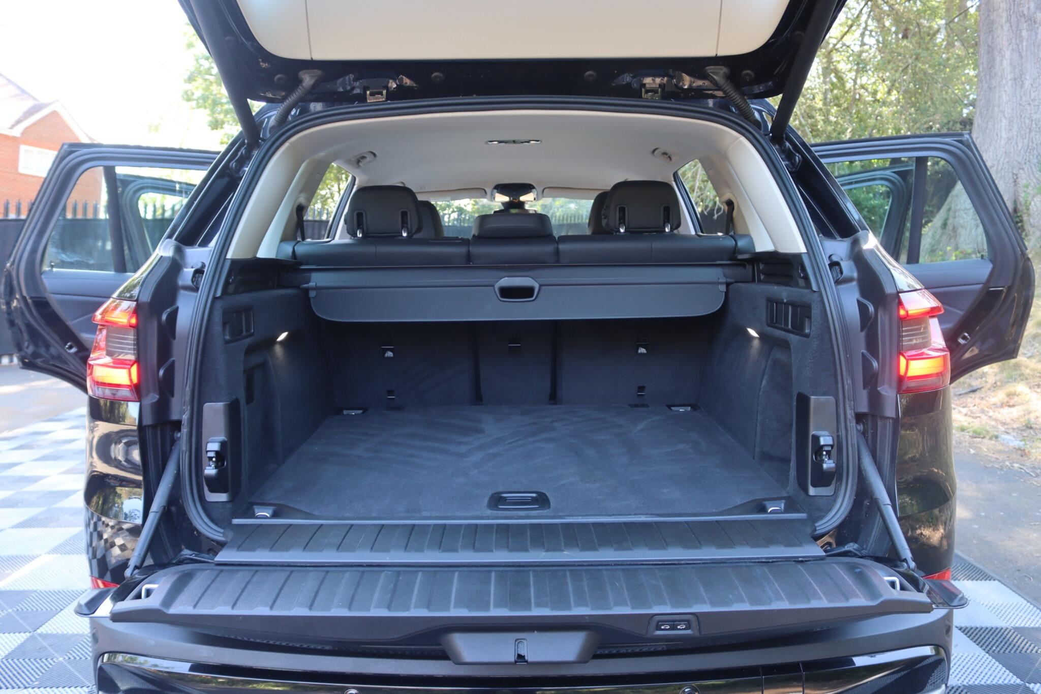 BMW X5 view 32