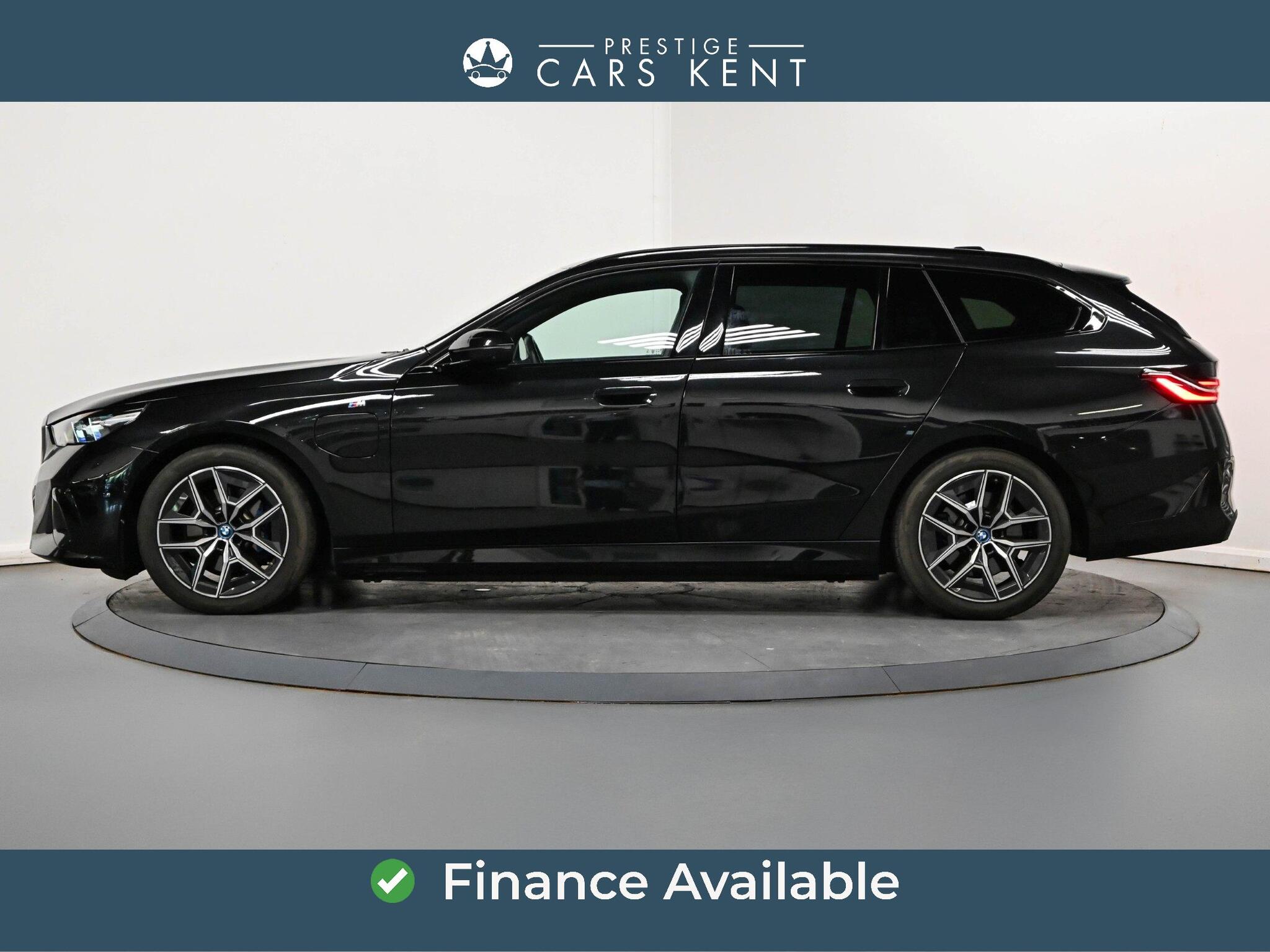 BMW 5 Series view 4
