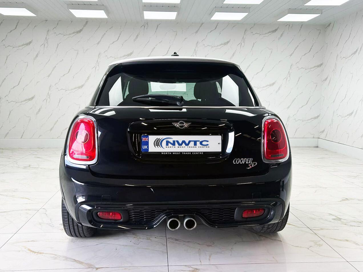 Mini Hatch view 11