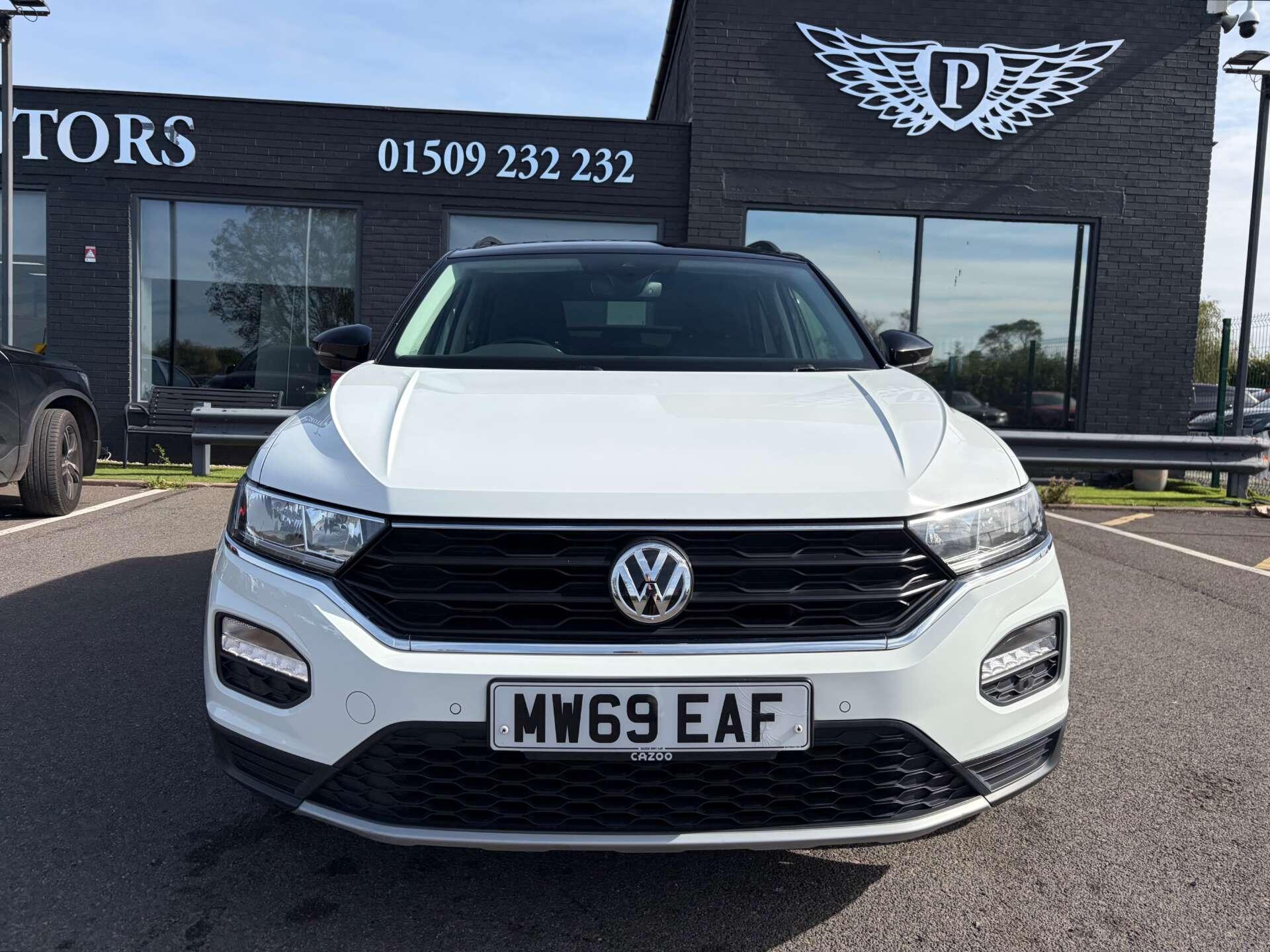 Volkswagen T-Roc view 3