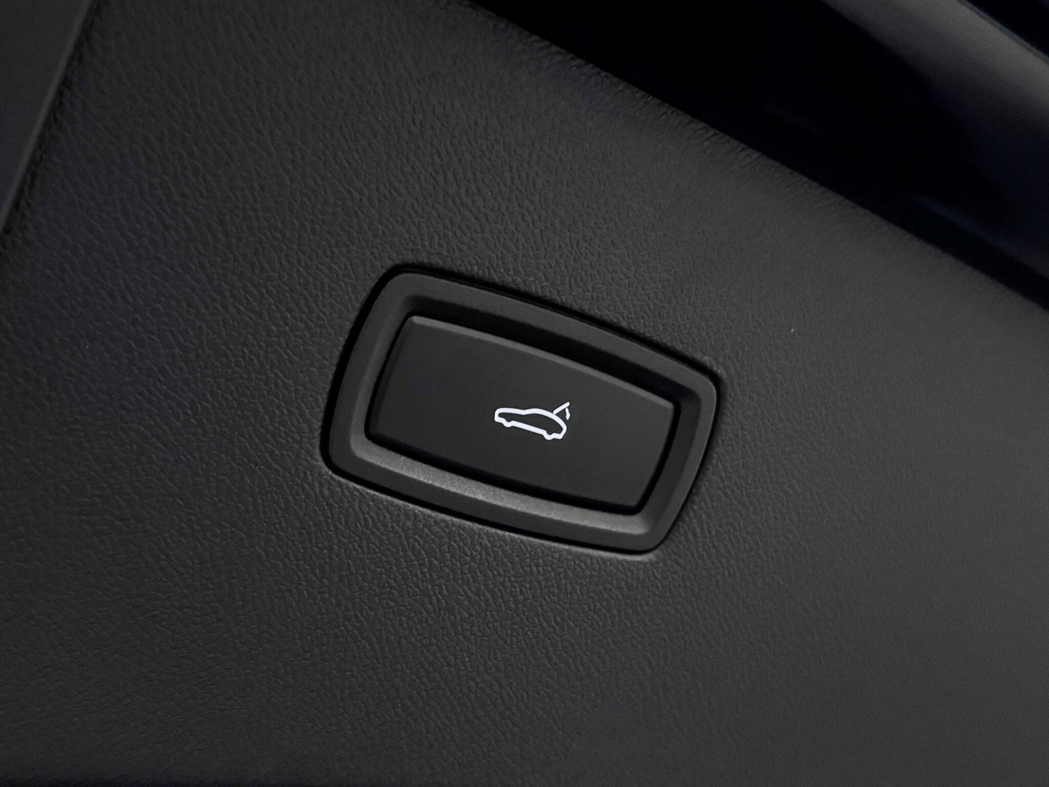 Porsche Cayenne view 8