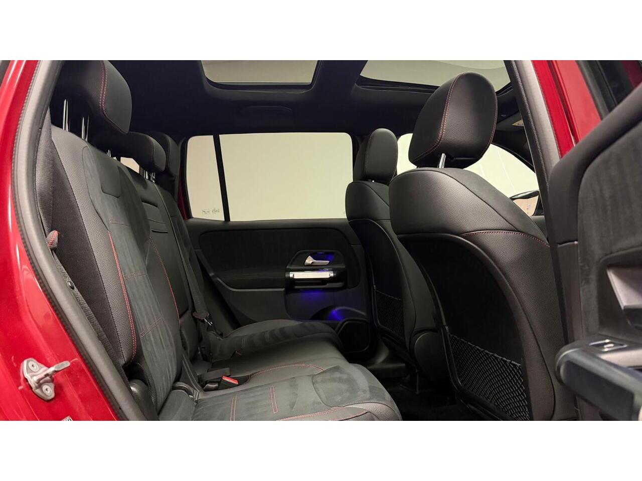 Mercedes-Benz GLB view 25