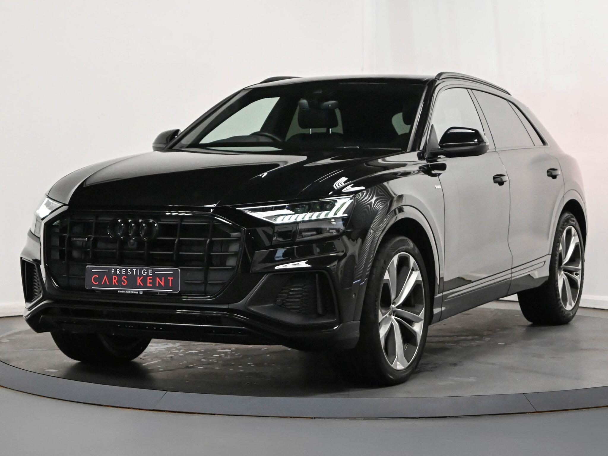 Audi Q8 view 38