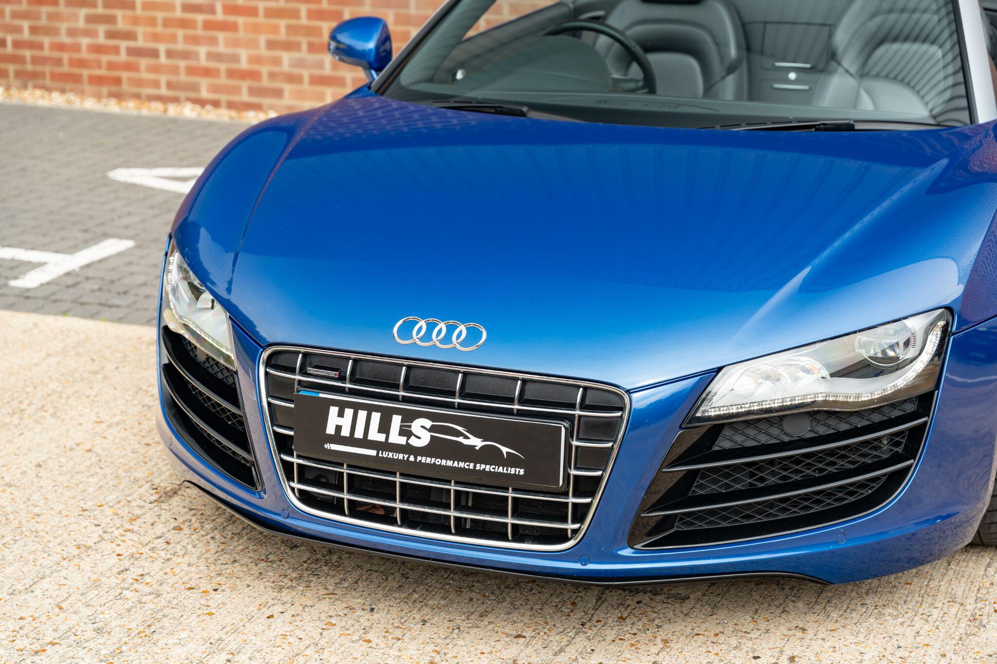Audi R8 view 5