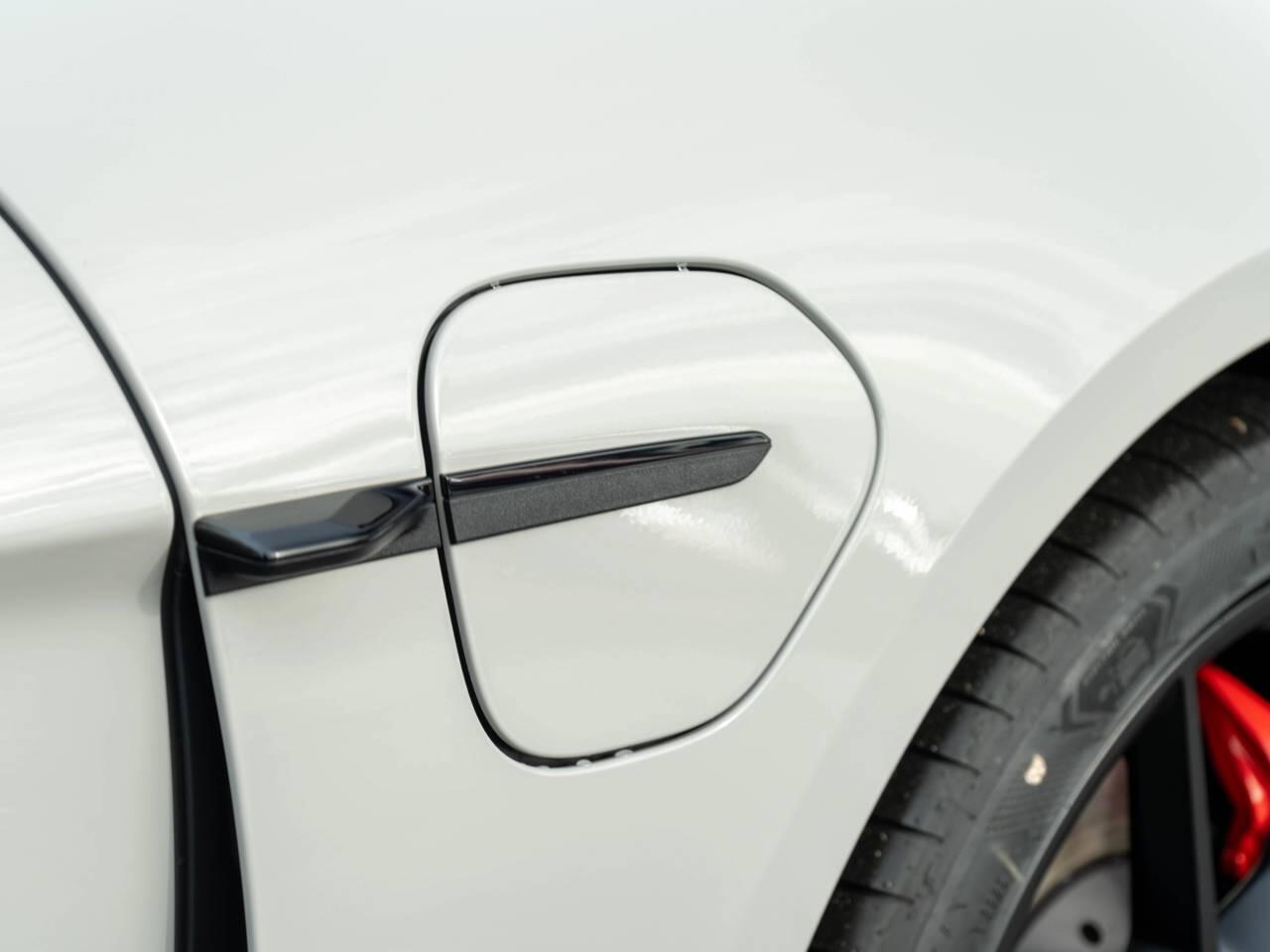Porsche Taycan view 21