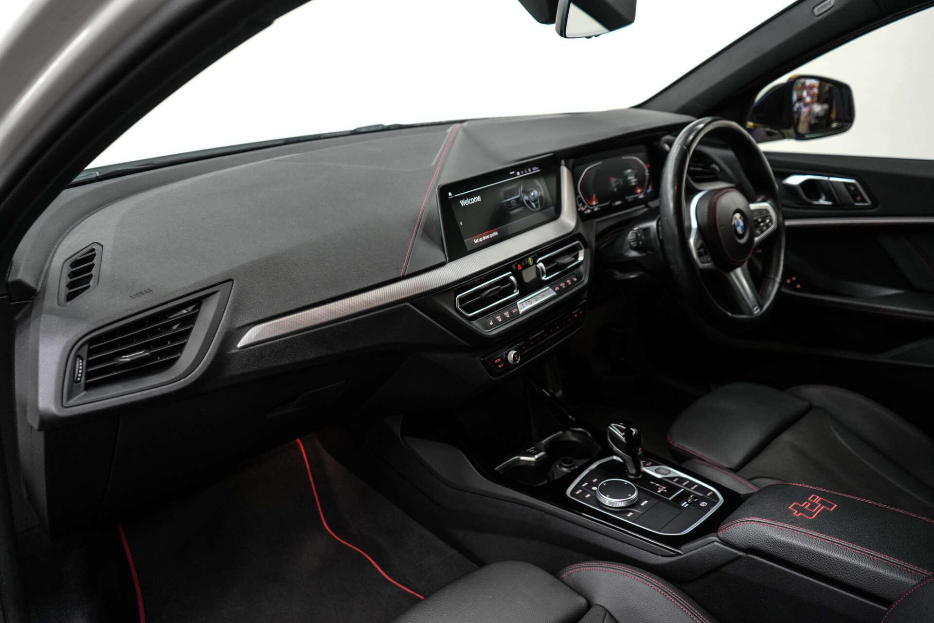 BMW 1 Series view 14