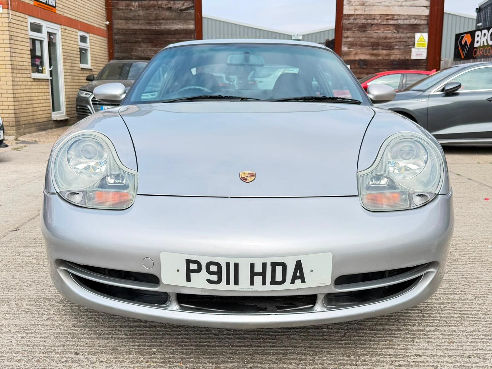 Porsche 911 view 8