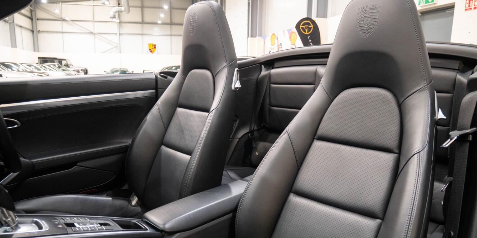 Porsche 911 view 19