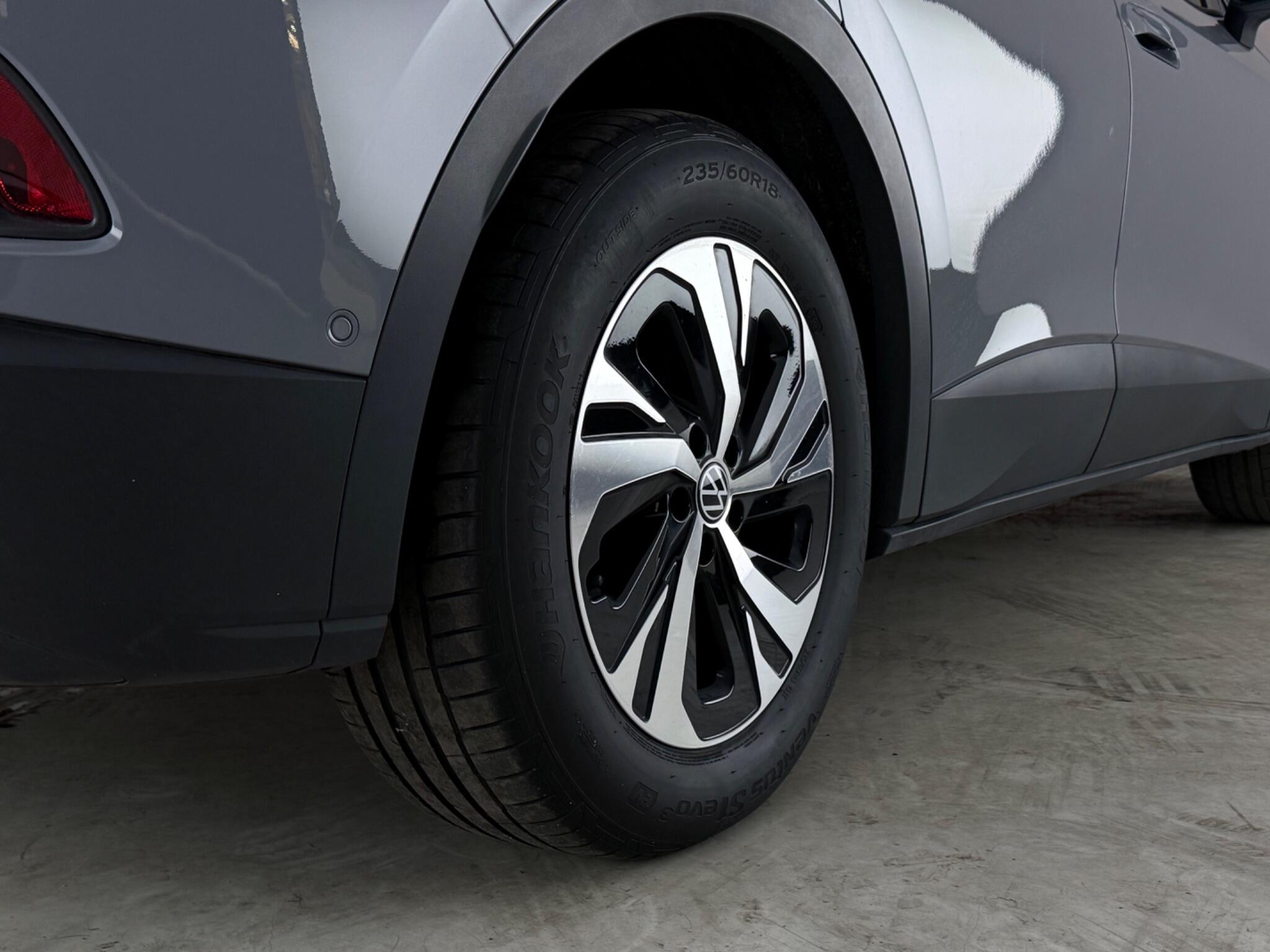 Volkswagen ID.4 view 9