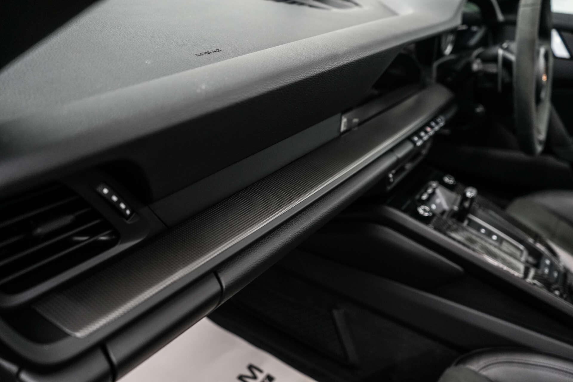 Porsche 911 view 35