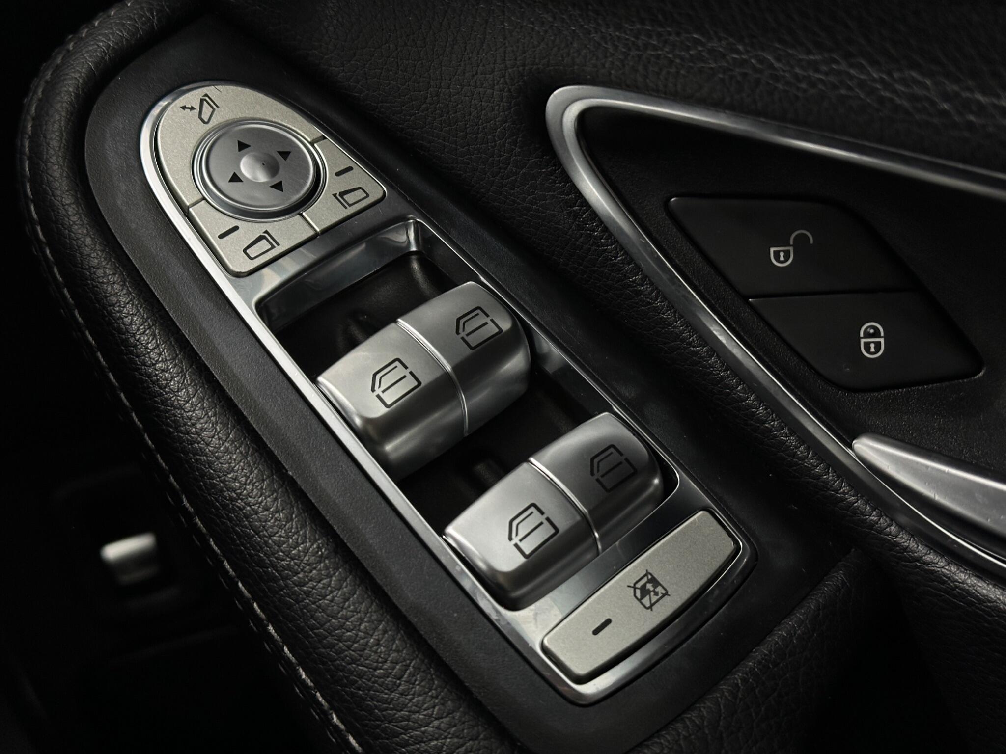 Mercedes-Benz C-Class view 19