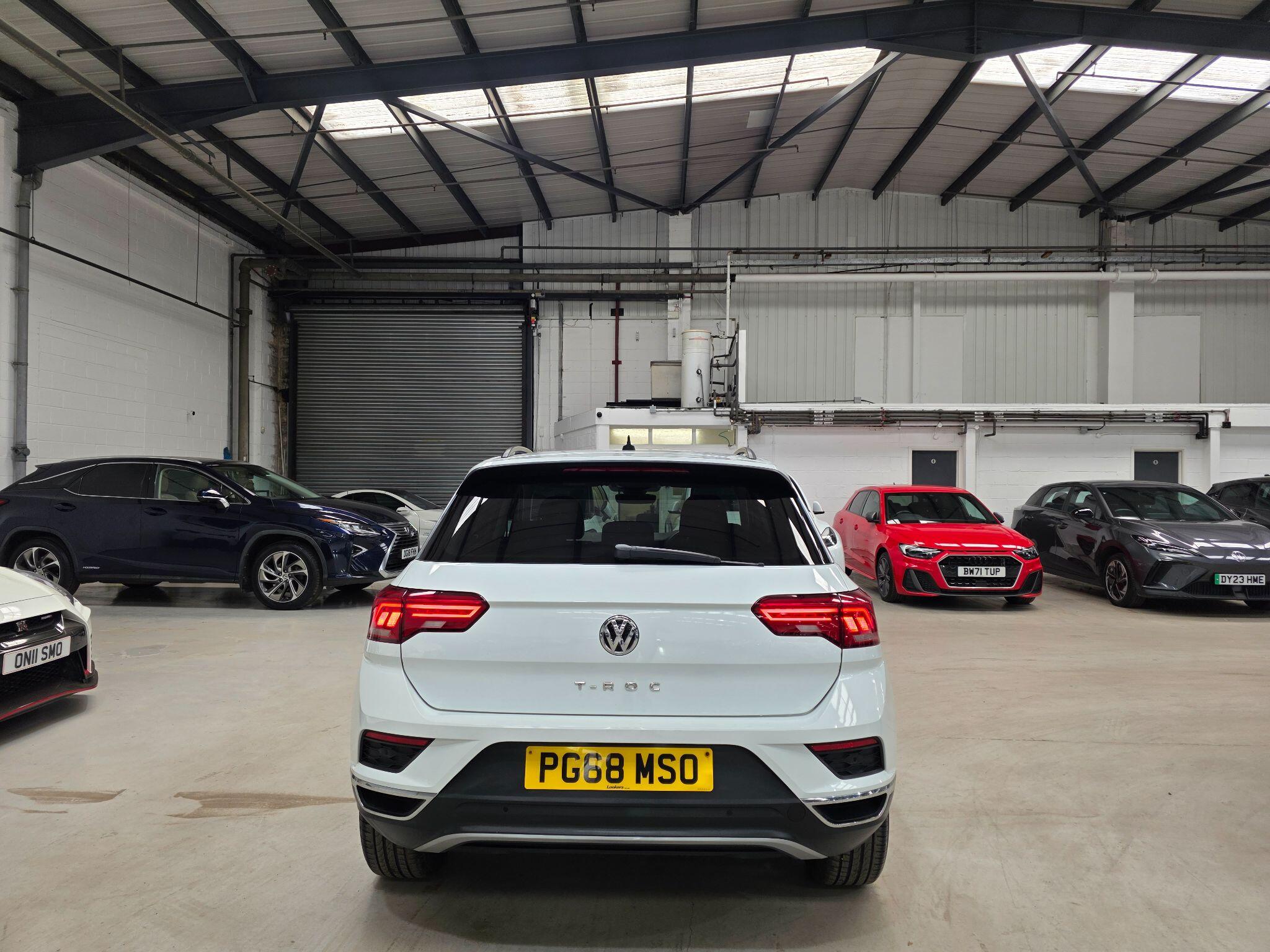 Volkswagen T-Roc view 4
