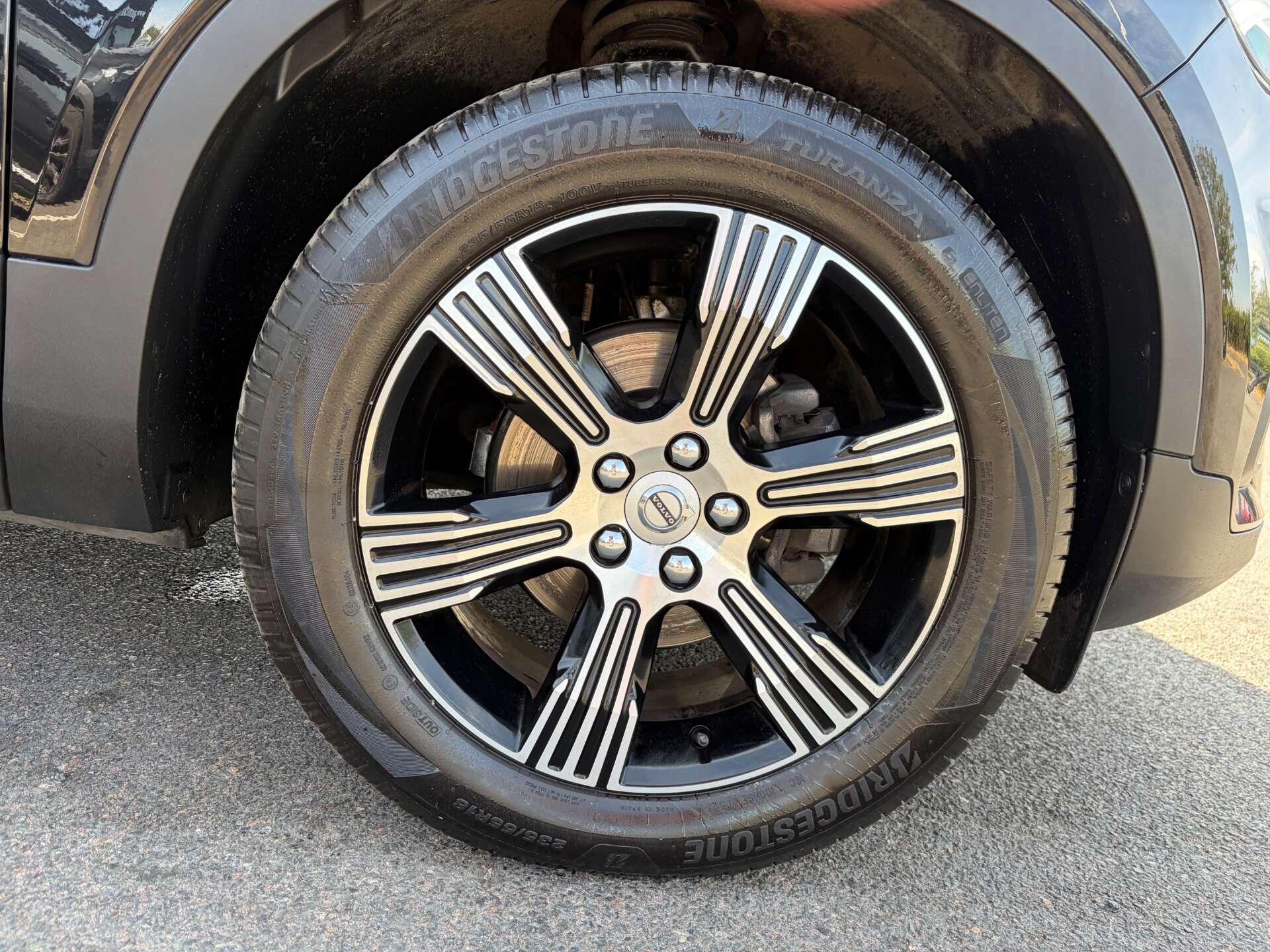 Volvo XC40 view 12