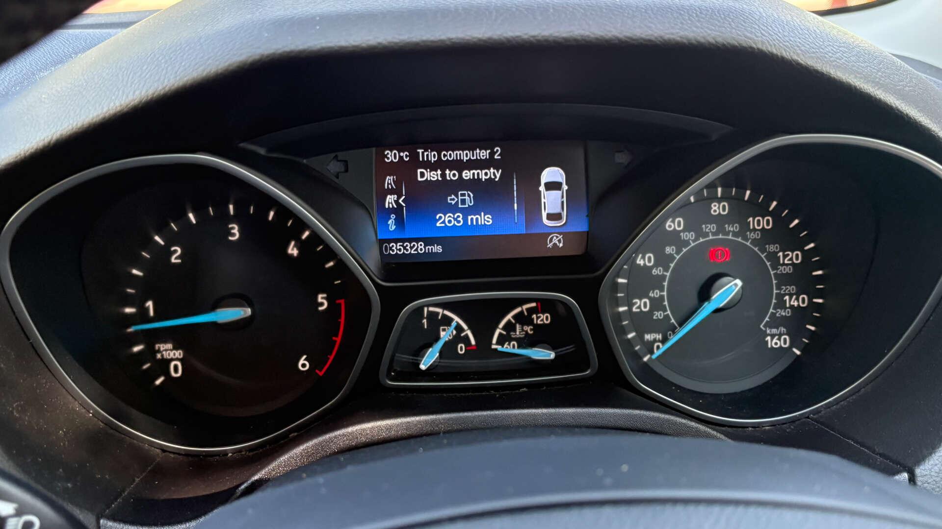 Ford Focus view 15