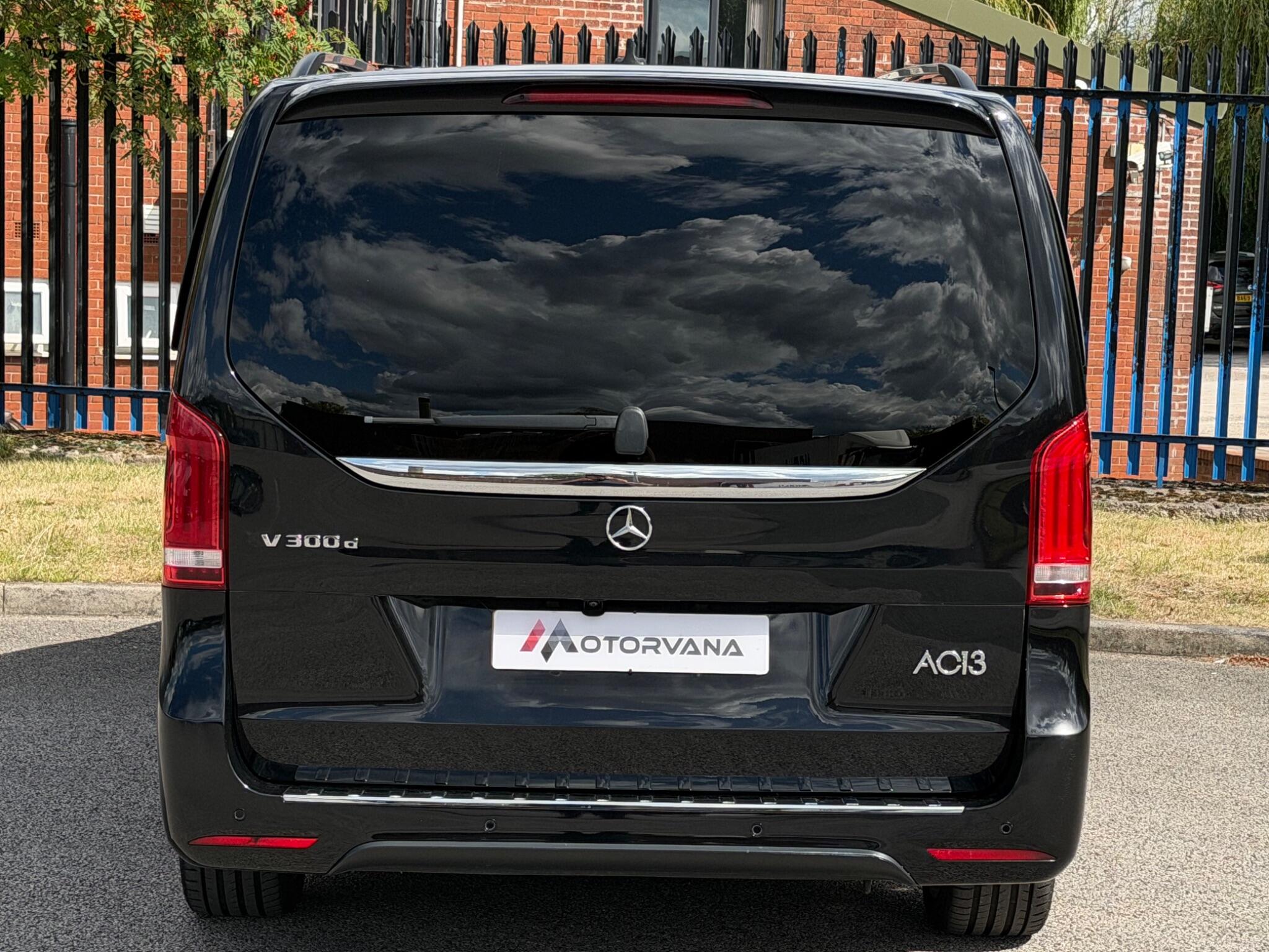 Mercedes-Benz V Class view 10