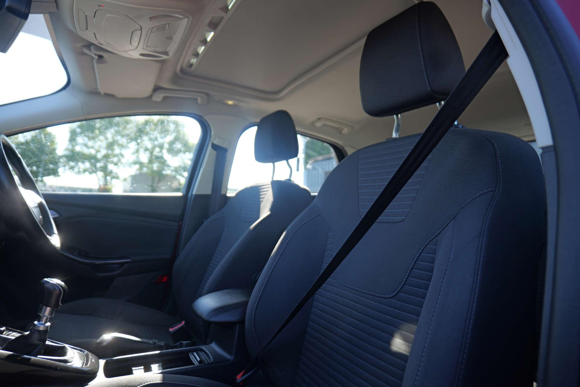 Ford Focus view 43