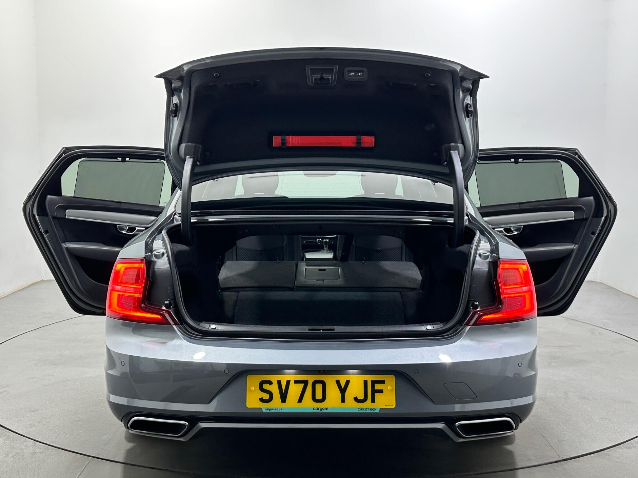 Volvo S90 view 44