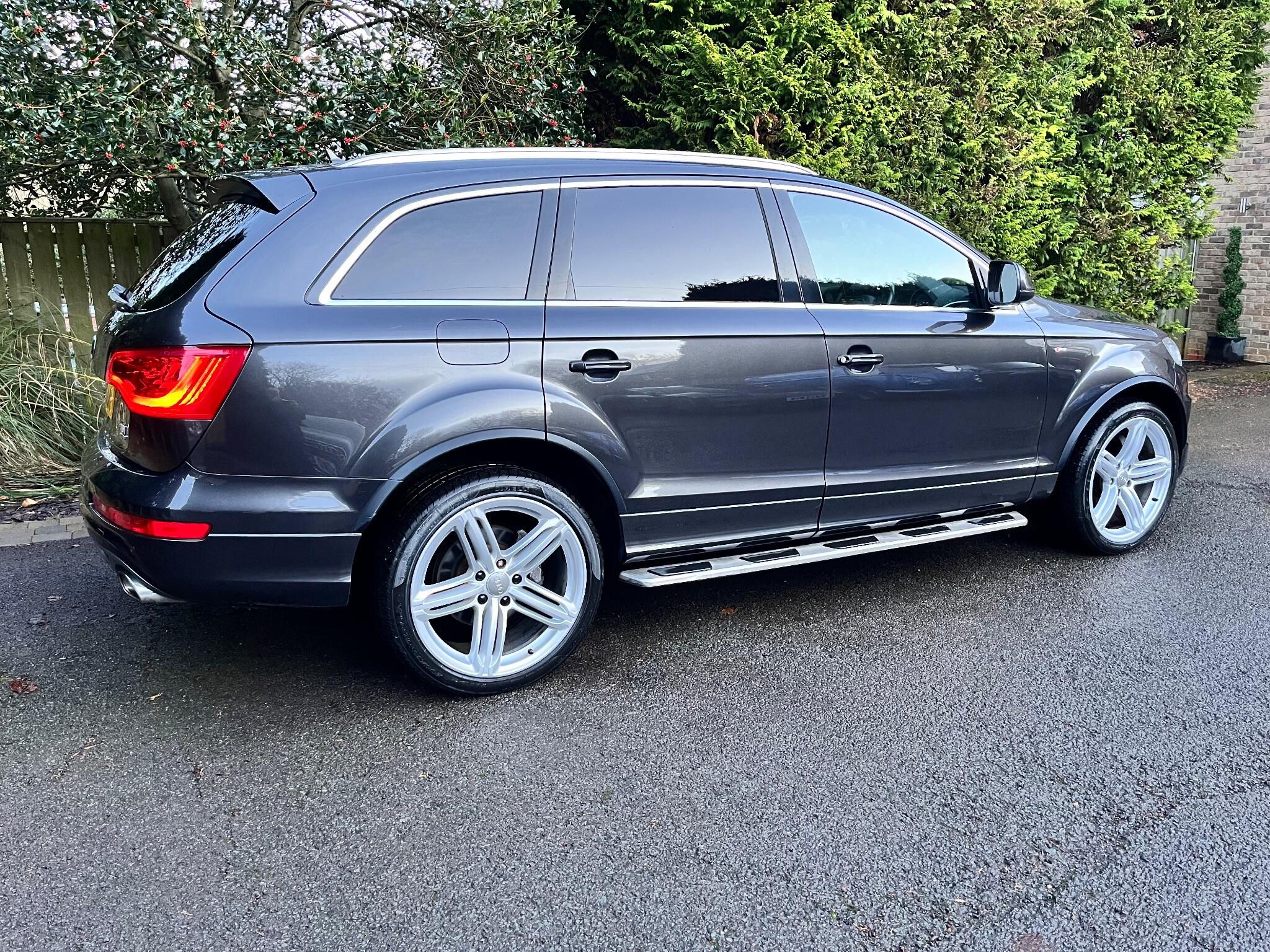 Audi Q7 view 17