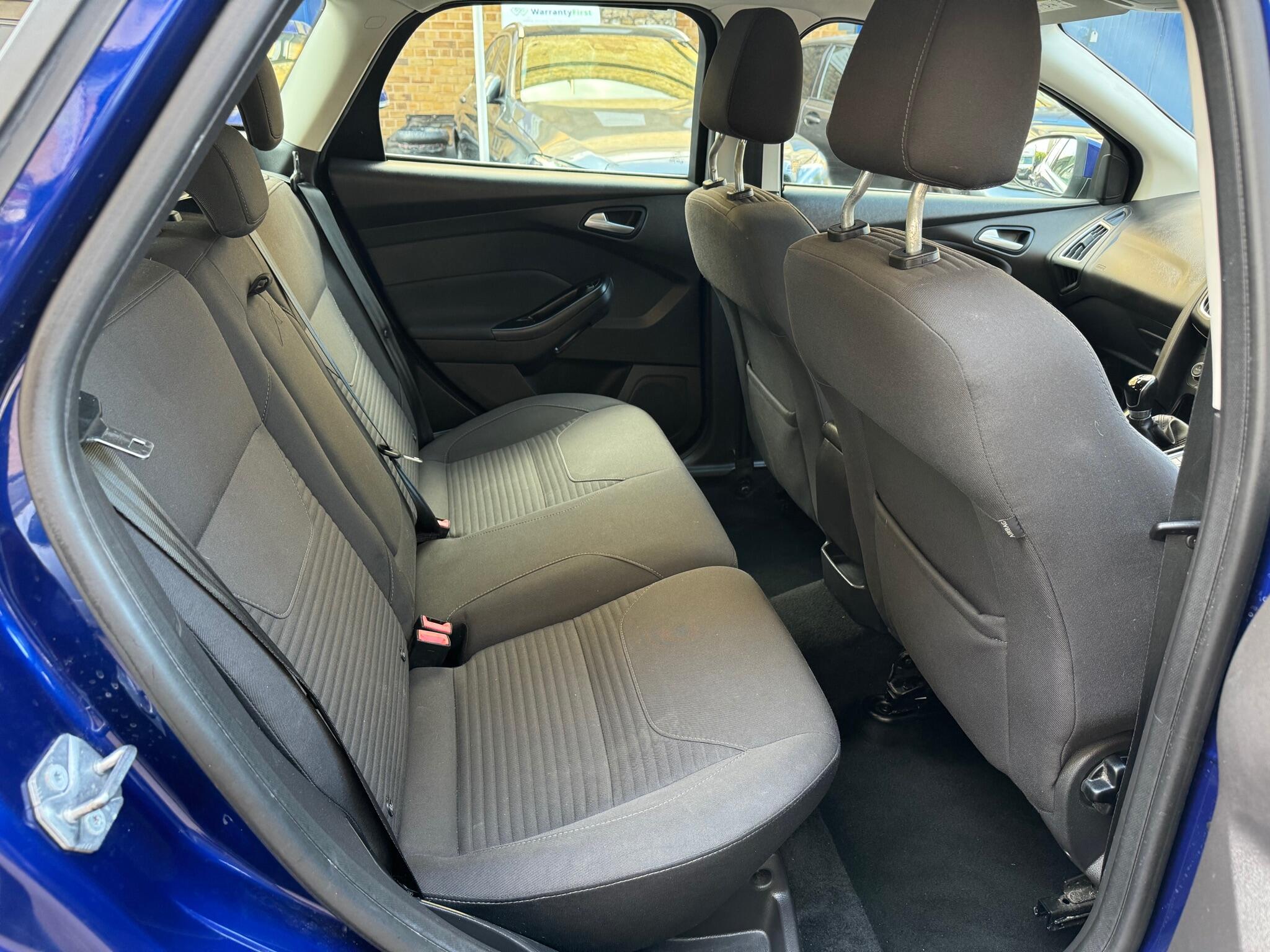 Ford Focus view 17