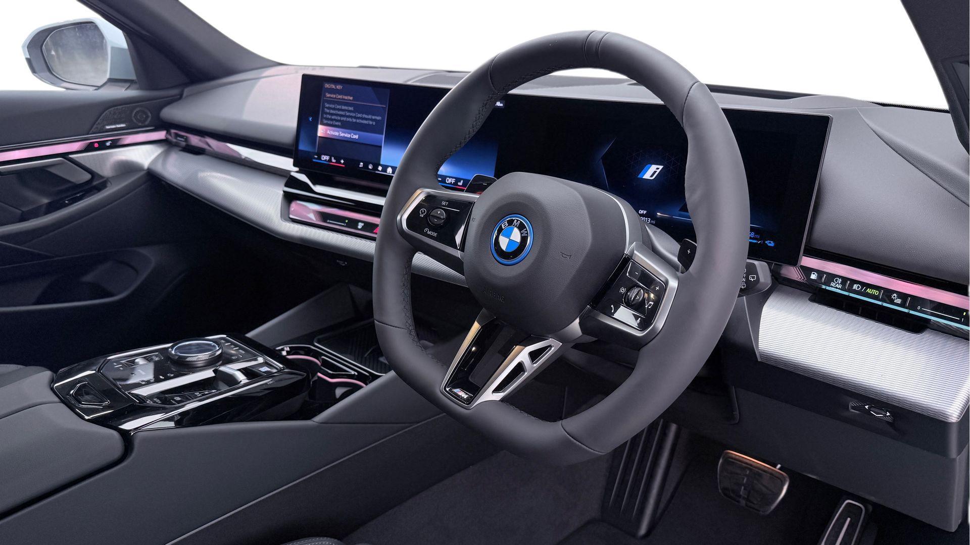 BMW 5 Series view 6