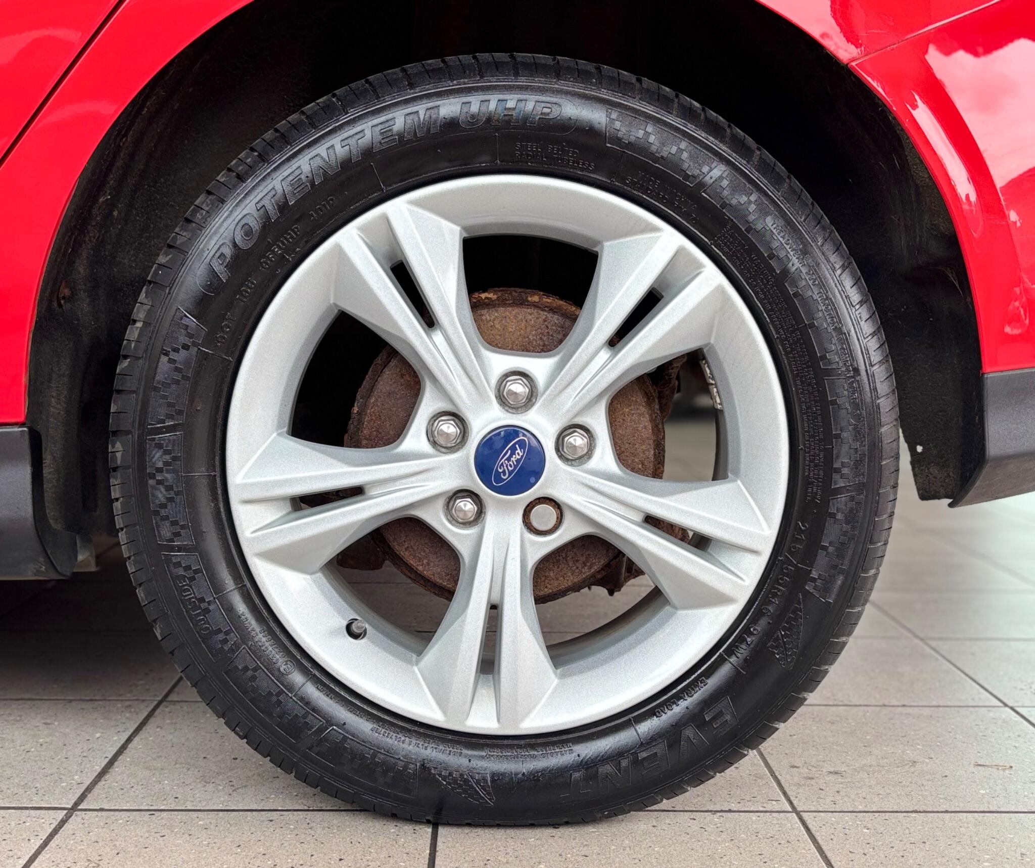 Ford Focus view 18