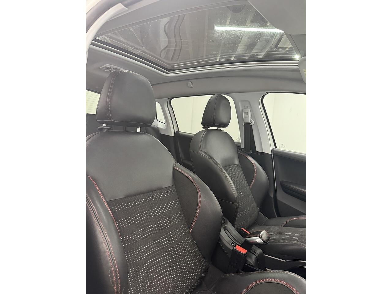 Peugeot 2008 view 9