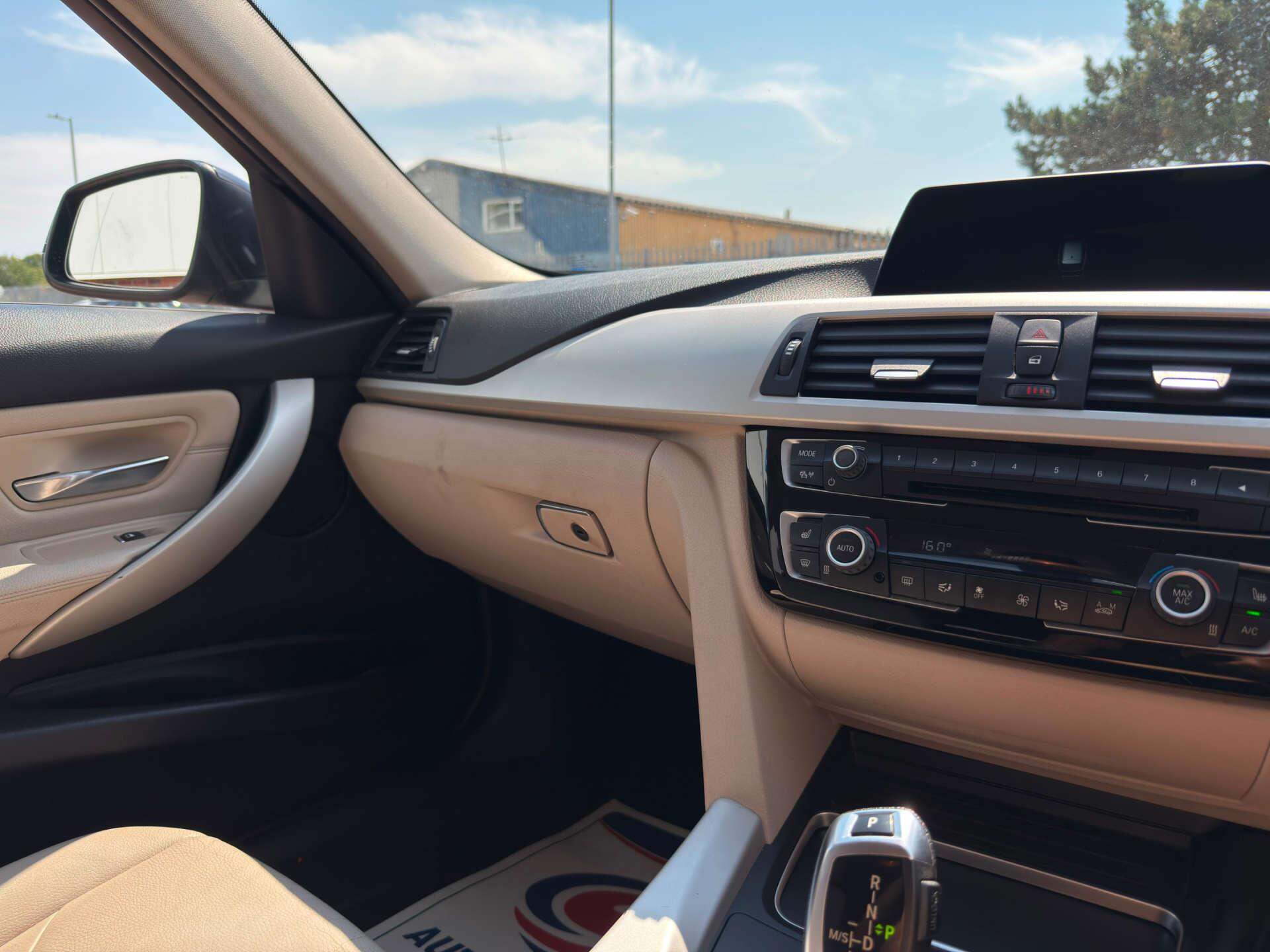 BMW 3 Series view 55