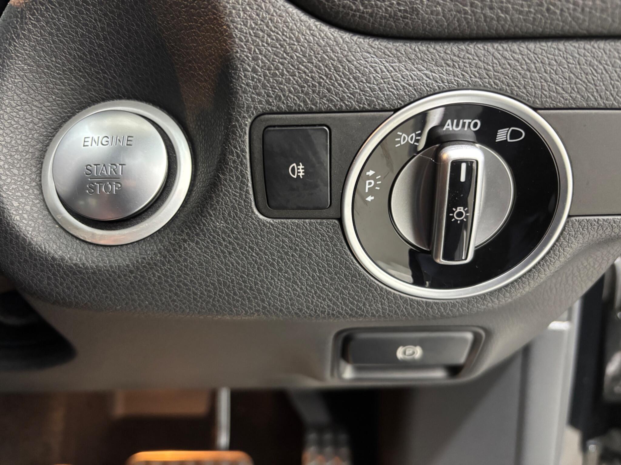 Mercedes-Benz Gla view 30