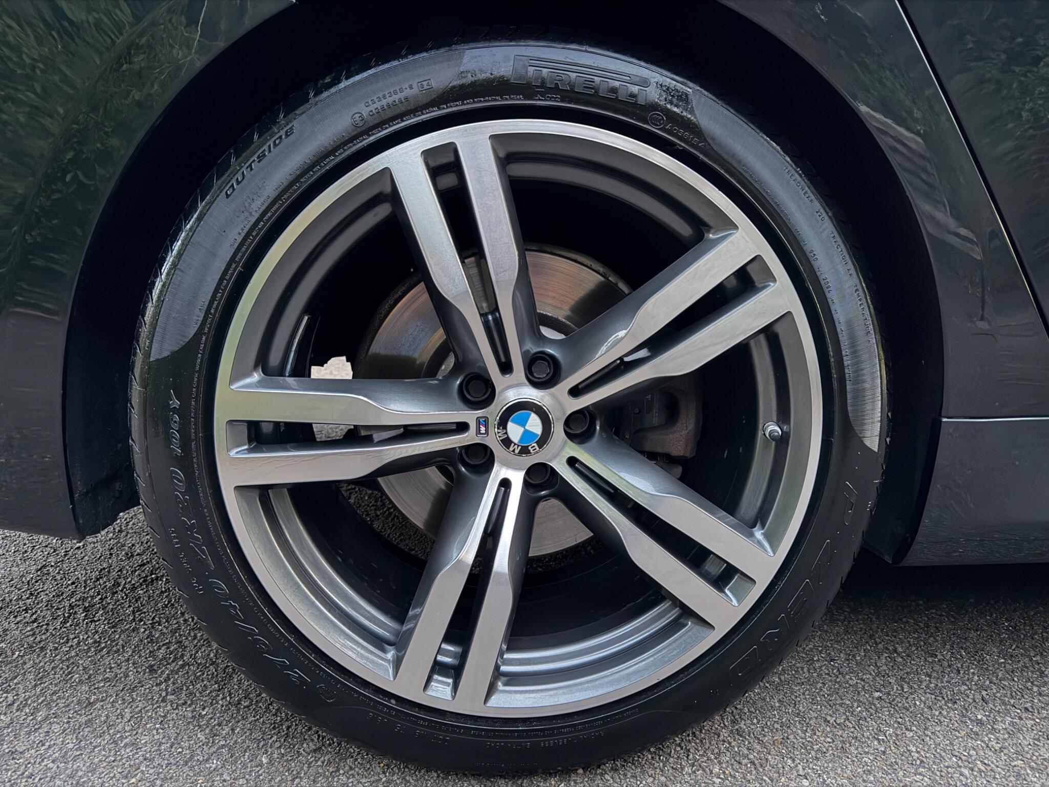 BMW 7 Series view 31