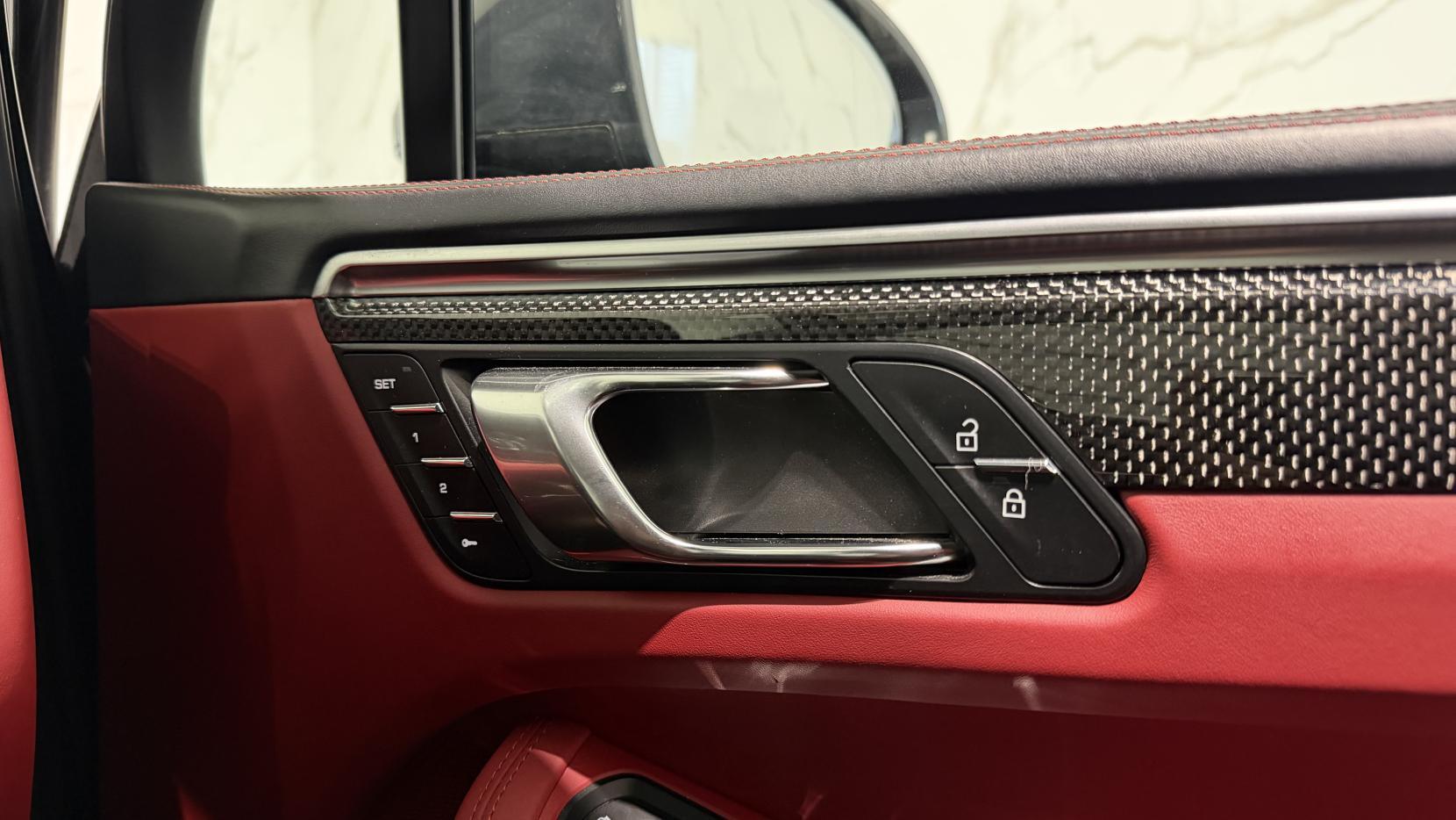 Porsche Macan view 21