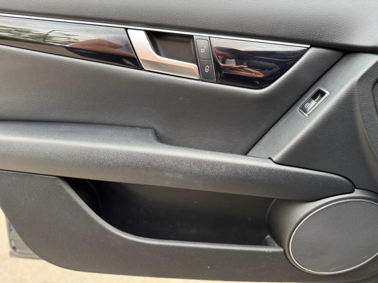 Mercedes-Benz C-Class view 25