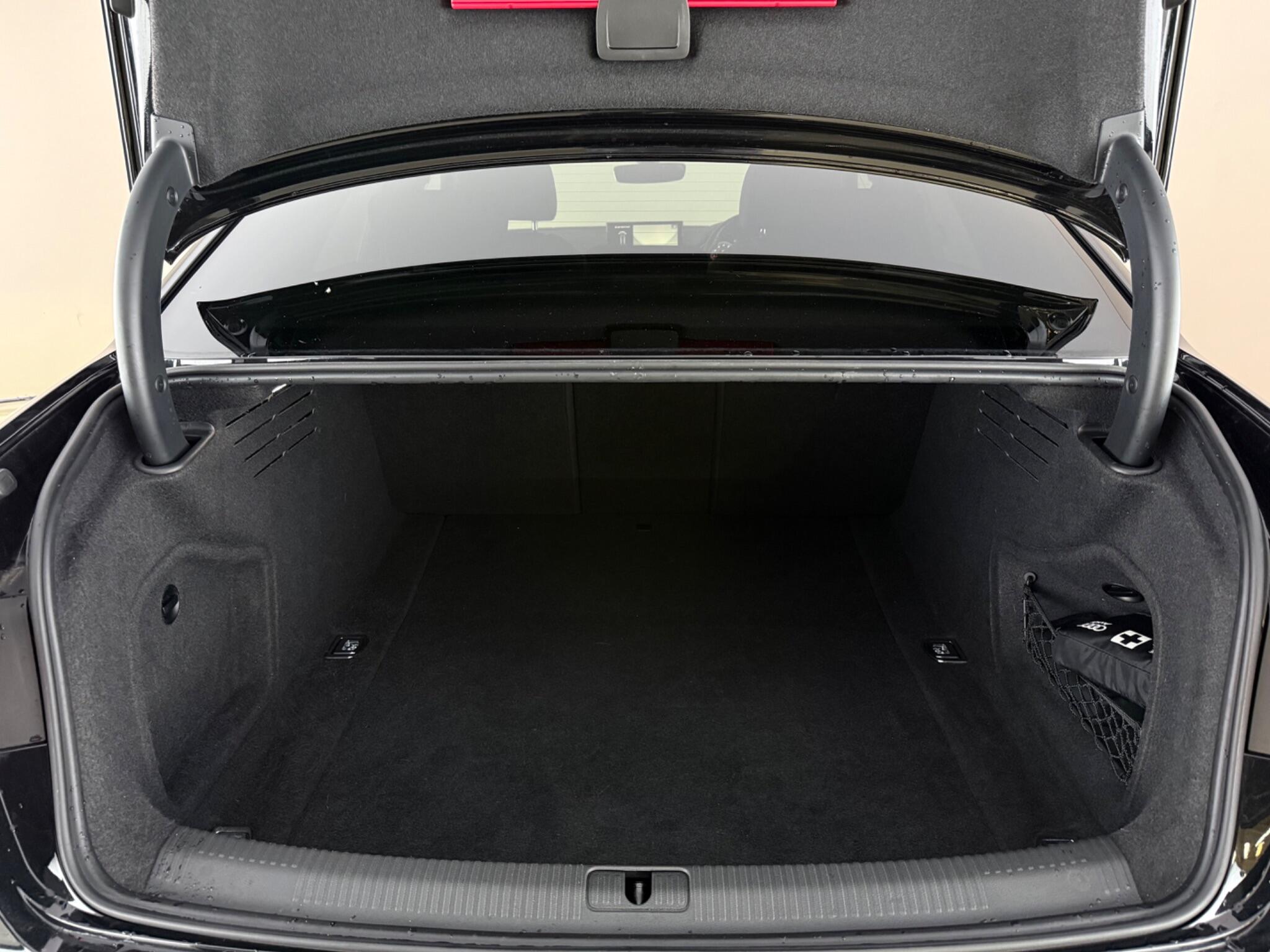 Audi A4 view 10